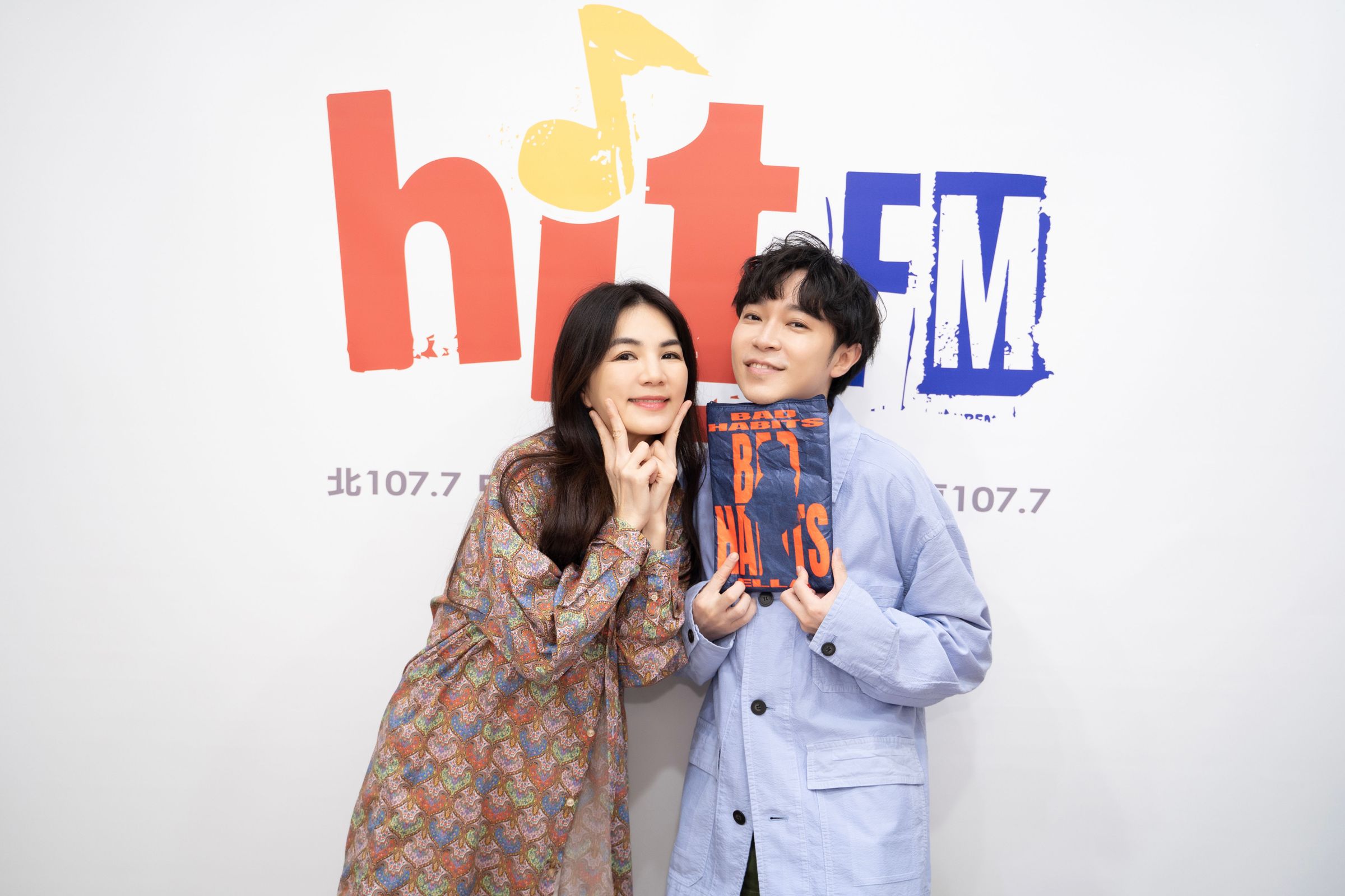 Ella陳嘉樺與吳青峰暢聊。（Hit Fm聯播網提供）