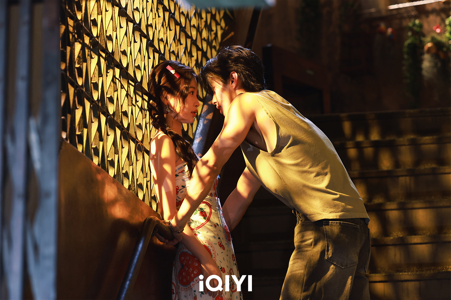 《雙軌》最新劇情偽兄妹正式越線。（愛奇藝國際站提供）