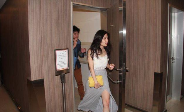 「港版瑤瑤」林芊妤,2014年爆出與富二代林知譽在商場身障廁所「密會」30分鐘的風波,對話與聲響全被錄下。(翻攝自東周網)