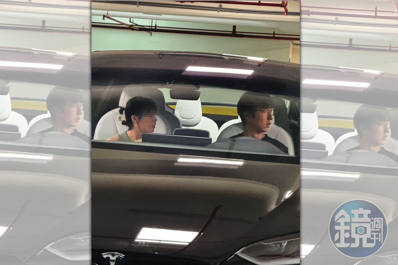 6/4 16：23 胡釋安和圈外女友到台北特斯拉交車中心取車，兩人試駕頗滿意，這輛車是胡瓜的生日禮物