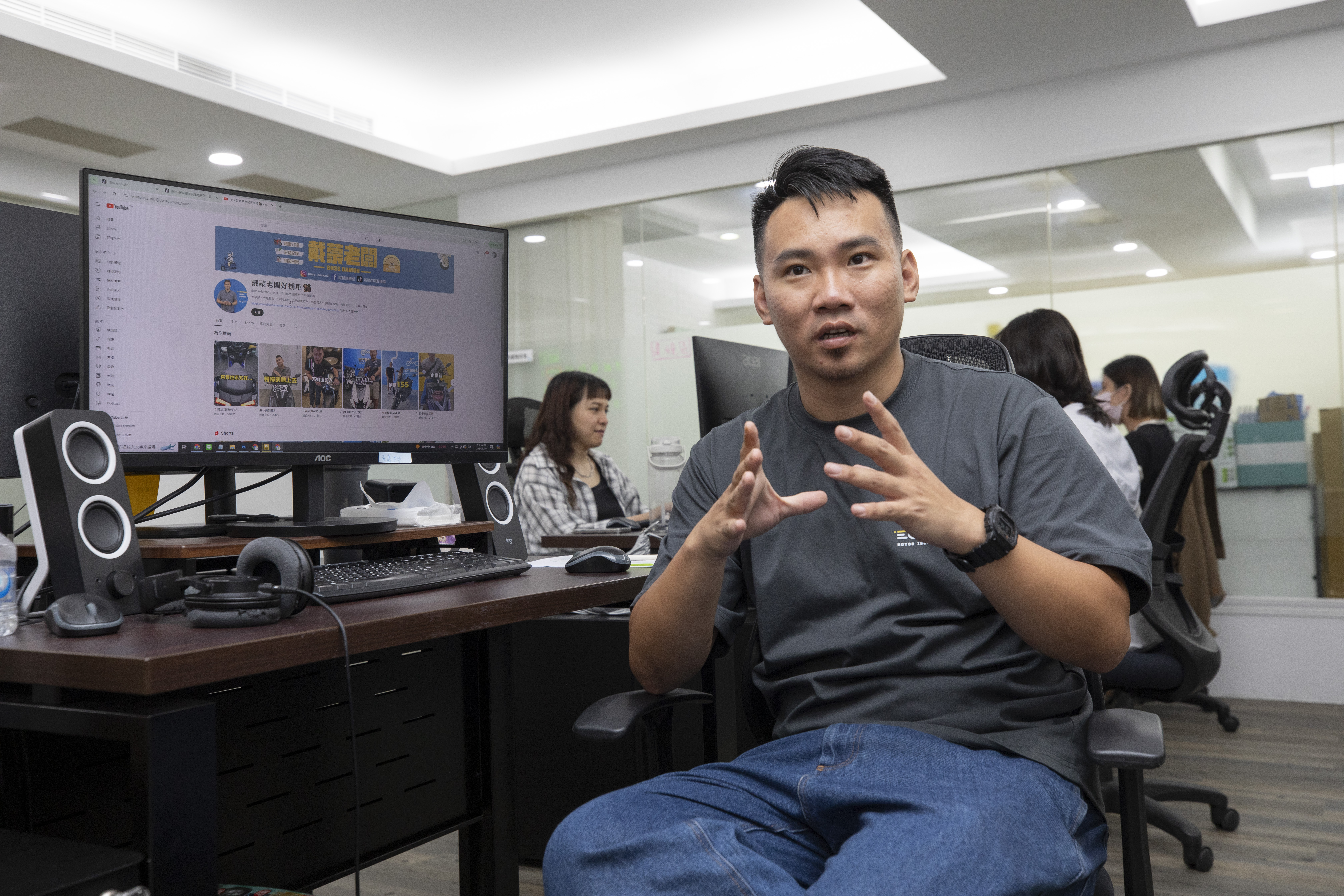 貳輪嶼老闆林弘毅也是網紅戴蒙老闆，經營TikTok抖音僅2年多，擁有20萬粉絲。