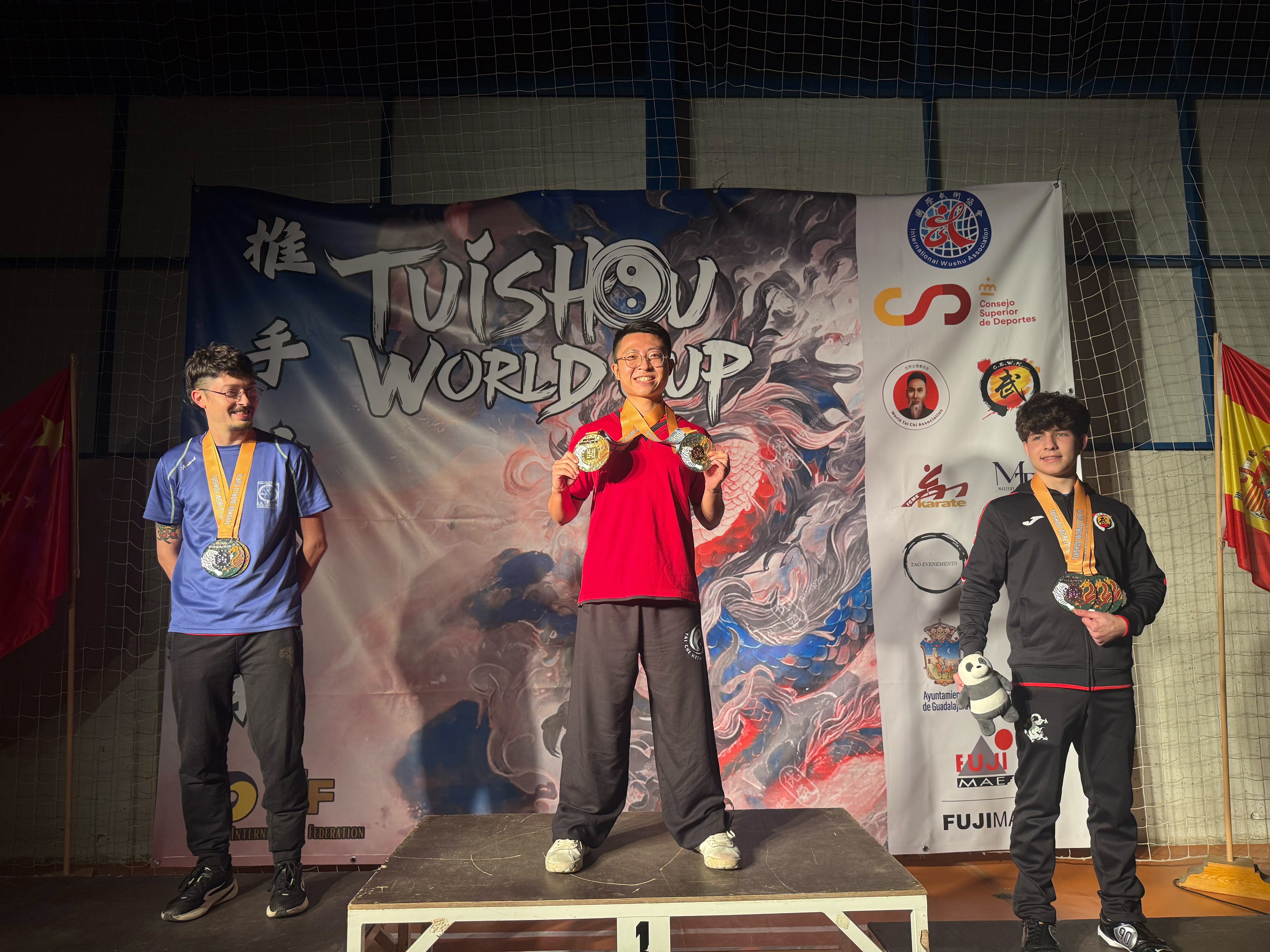天能勁源羅煒傑於西班牙世界盃推手賽奪雙料冠軍。