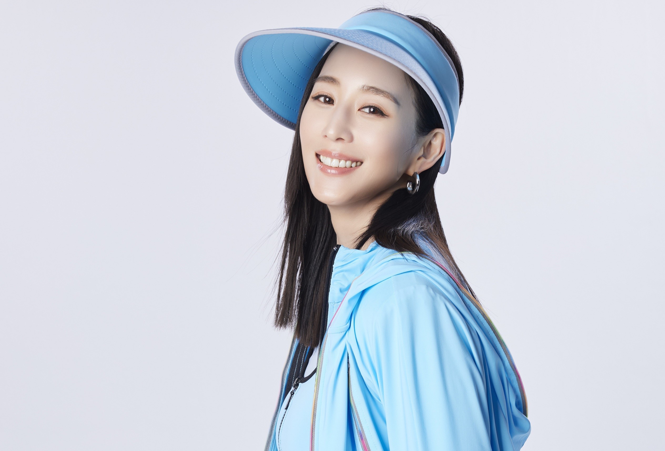 品牌代言人張鈞甯暢談她與HOII共創的光感生活理念。（圖／HOII后益）