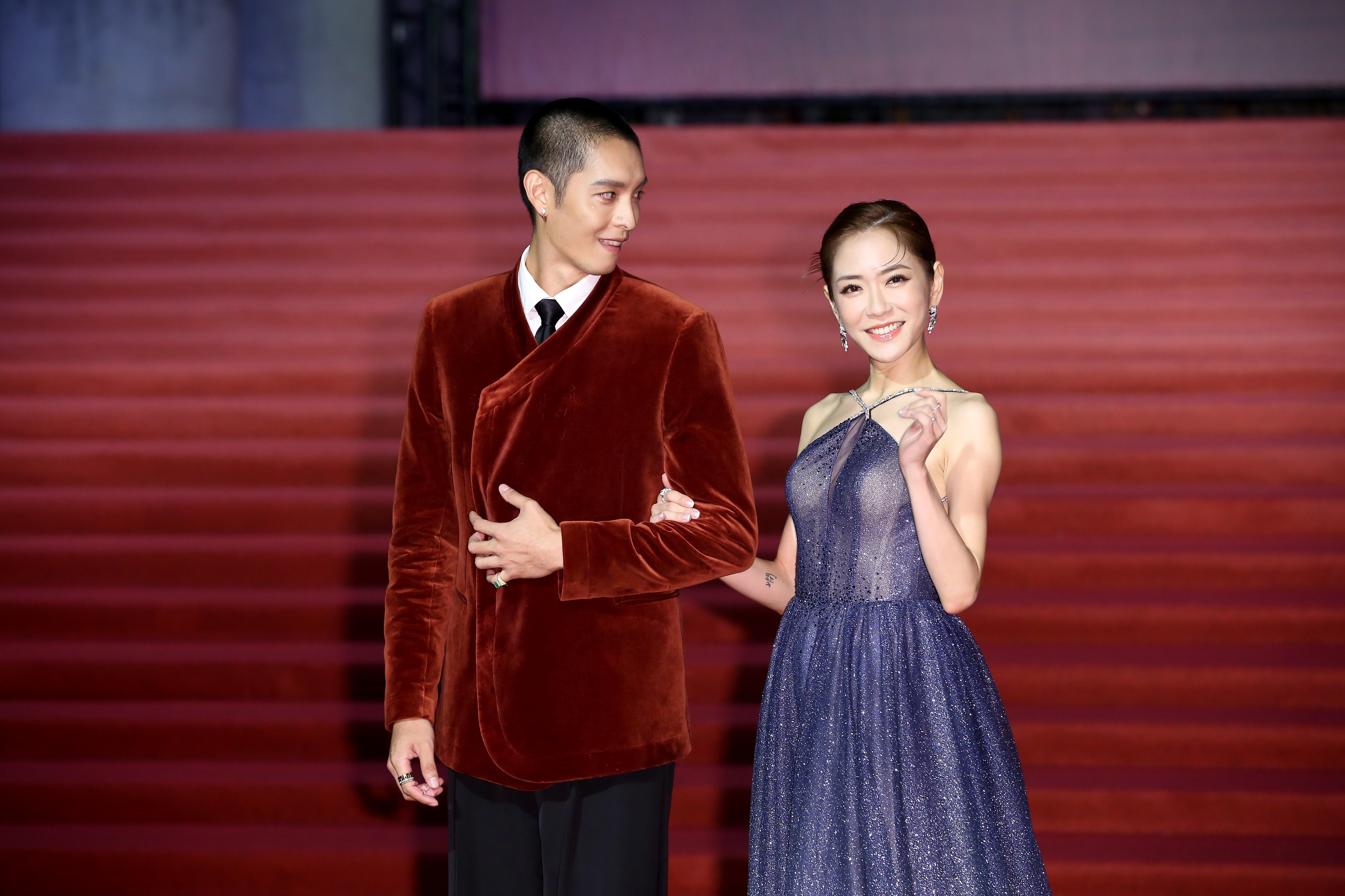 曹佑寧首次主持金馬紅毯，過於緊張，頻頻卡詞，讓楊千霈得一直救援。