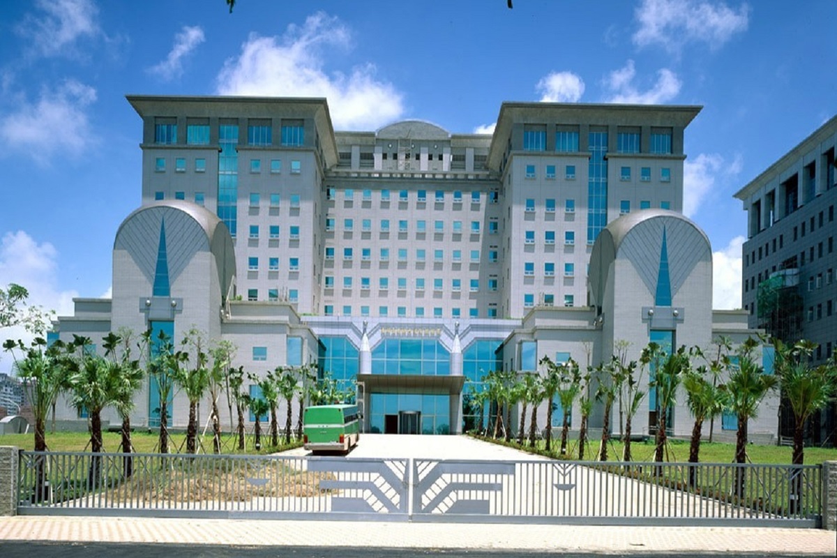 外籍師來台偷襲女子臀部，台南地院念有歉意判拘役。（翻攝畫面）