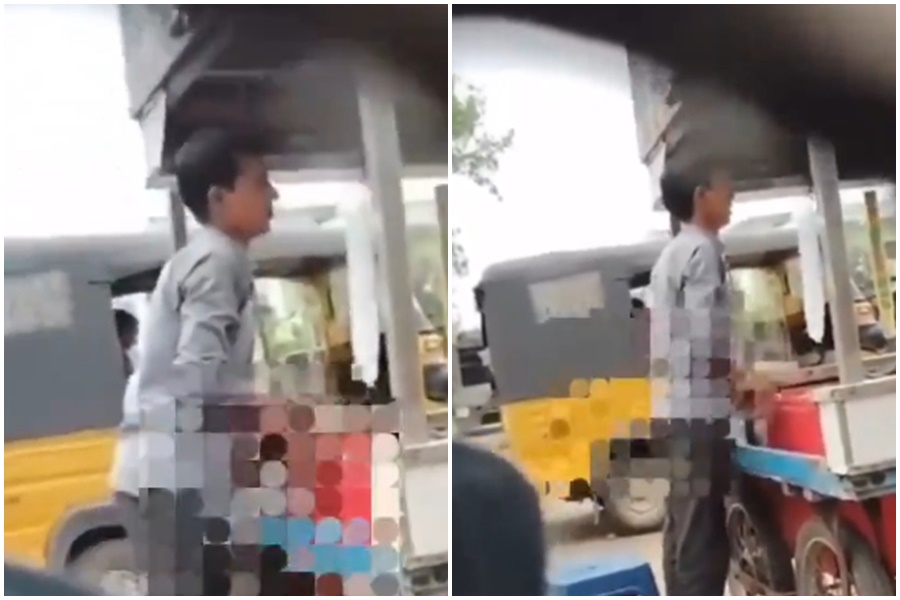 一名印度冰淇淋老闆竟在街頭手淫，接著還疑似精液的液體混入冰淇淋中。（翻攝自X）