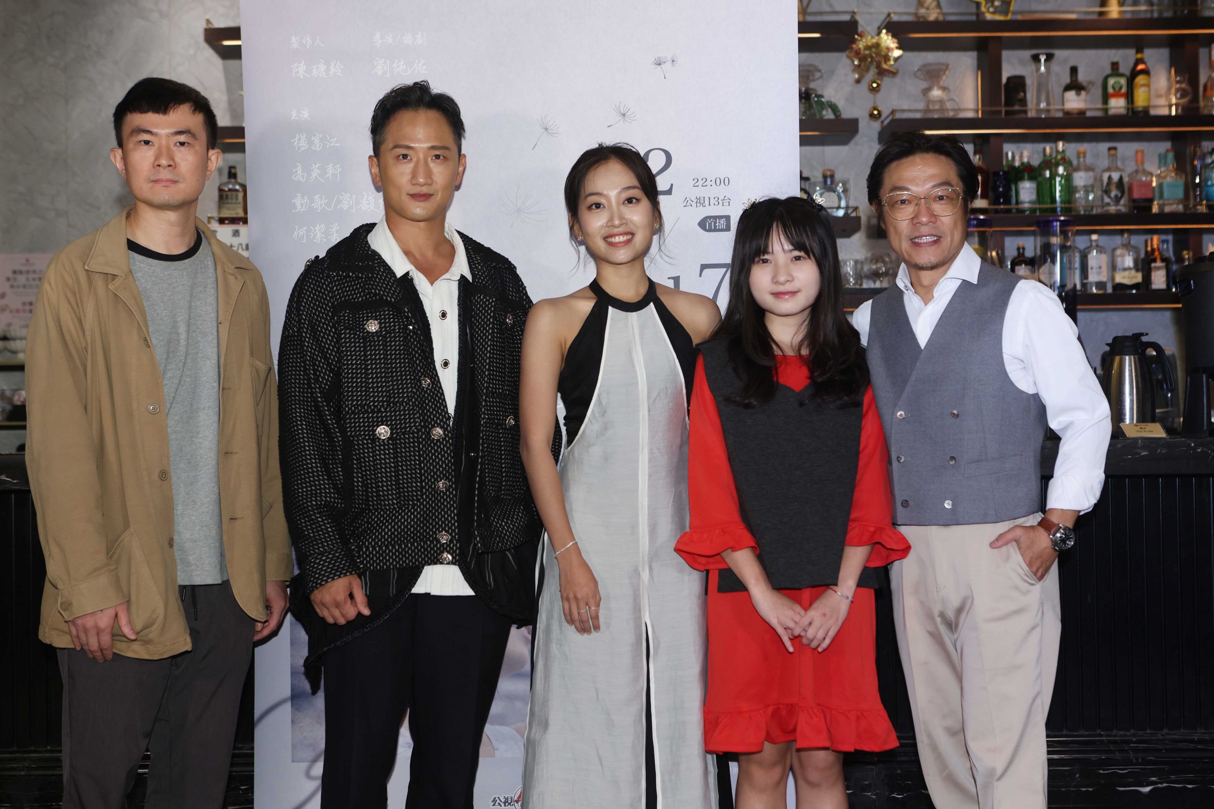高英軒今天和台越混血的女演員楊富江、劉馥緣人為公視人生劇展《彈味中的嬰孩》上檔宣傳。（公視提供）