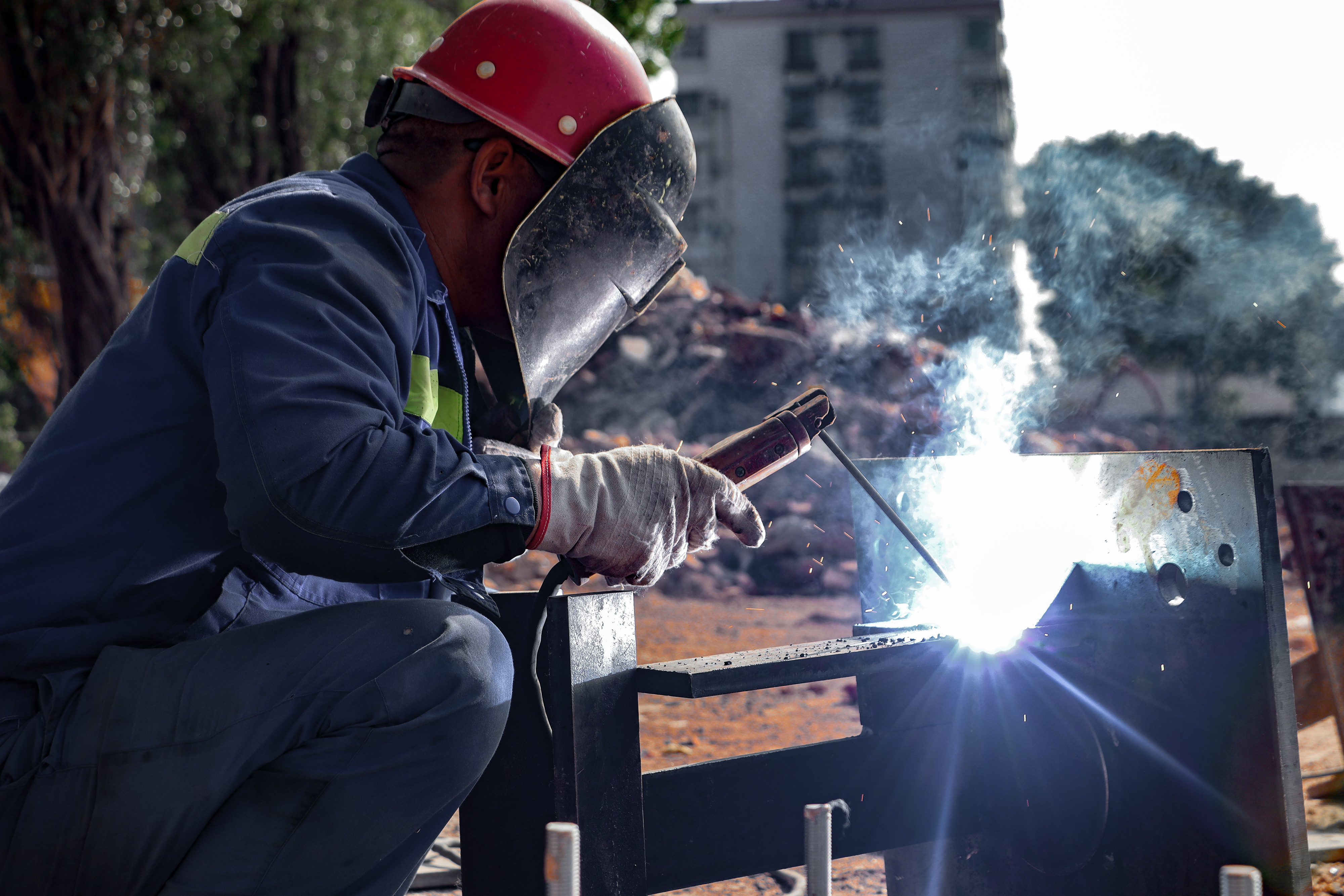 中國新成屋價格10月以一年來最快速度下跌，房市長期低迷導致家庭資產縮水，也進一步壓抑消費能力。（東方IC）
