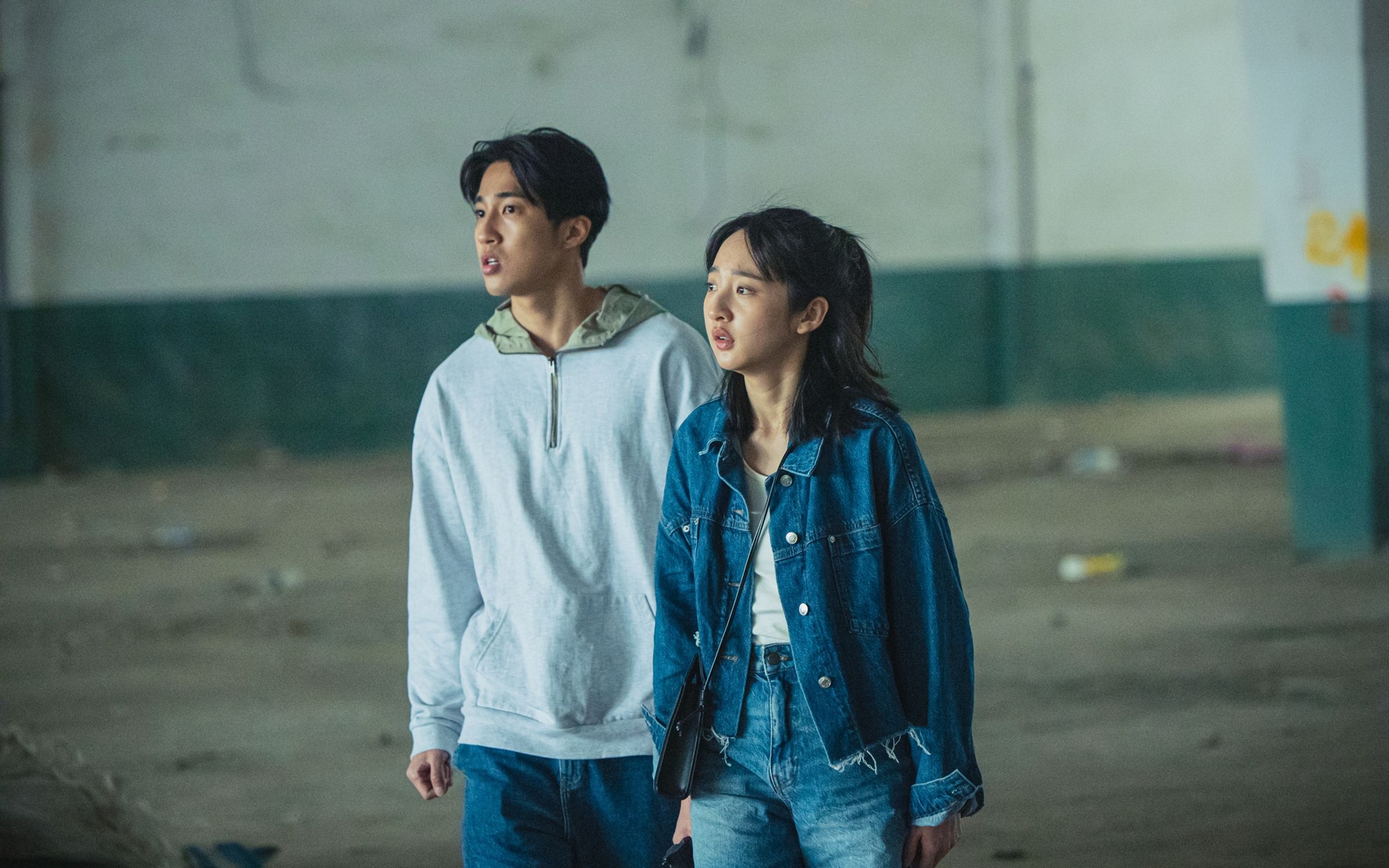 李沐與婁峻碩在《器子》裡從青春浪漫到生死患難,感情升溫。(華映提供)