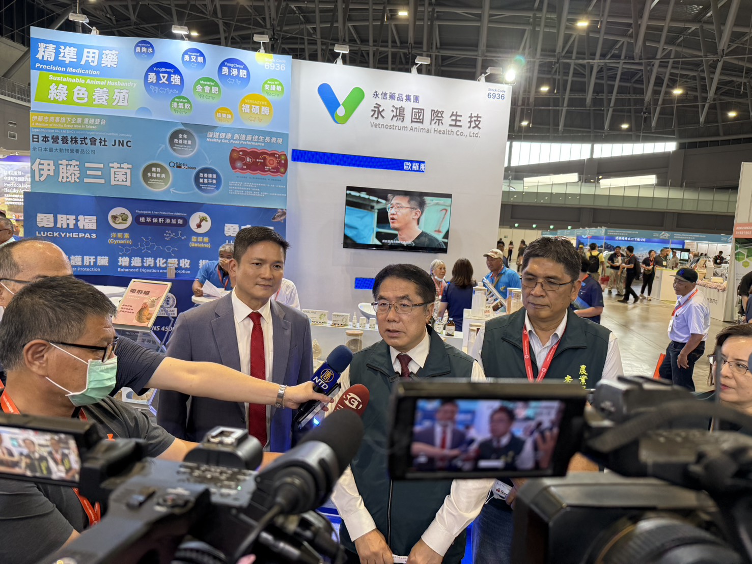 黃偉哲出席第9屆「亞太區農業技術展覽暨會議」，推廣在地農業。（亞太農技展提供）