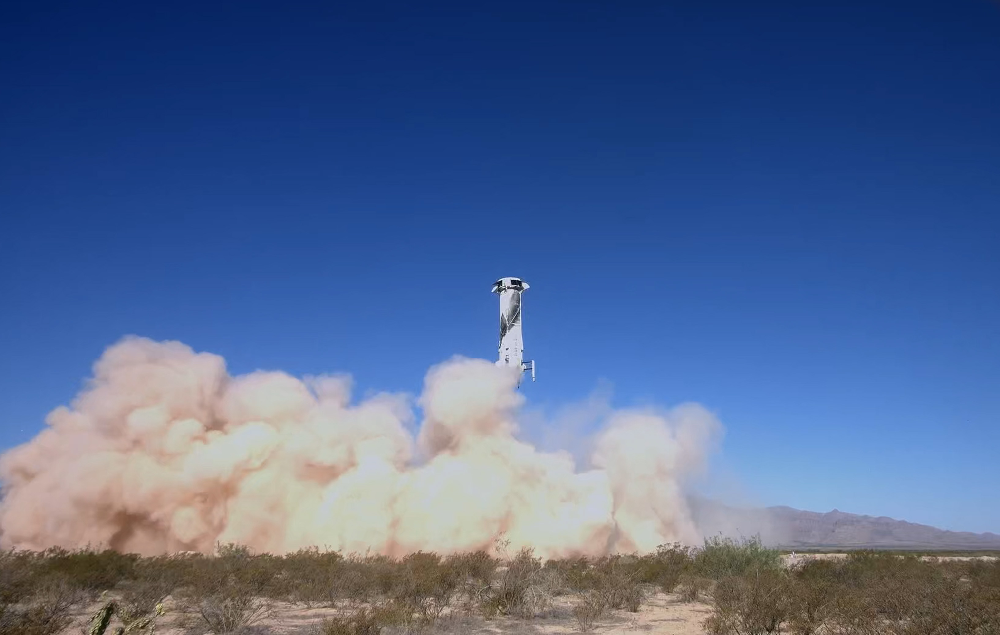 美國藍源公司的NS-25任務從德州西部升空，重啟該公司自2022年意外事故後的首次載人太空飛行，載運史上最年長的太空人升空。（翻攝自藍源公司官網）