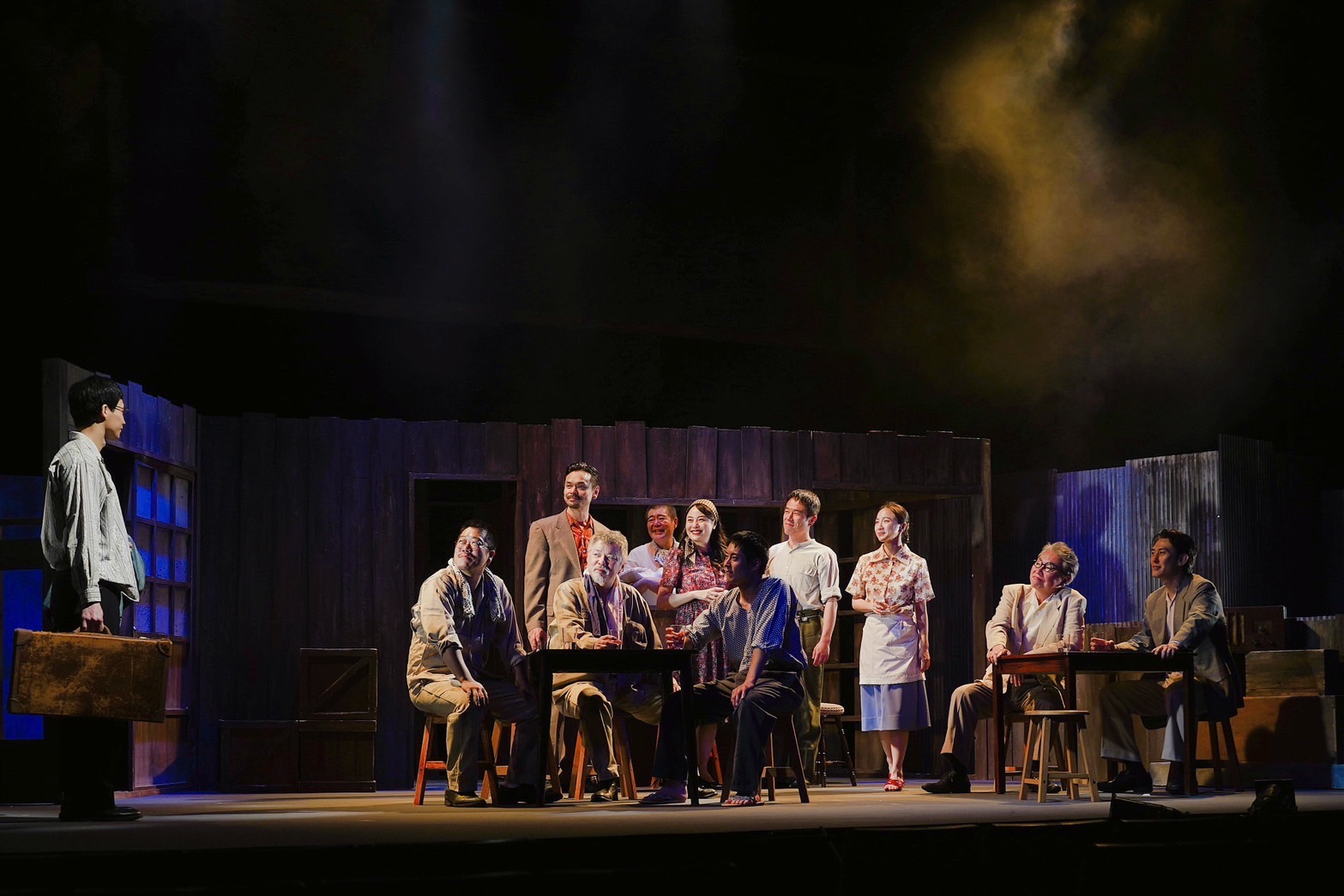 黃冠智（左1）赴日參與台日合作舞台劇《流浪樹》演出，每天苦練日文台詞。（52PRO！提供）