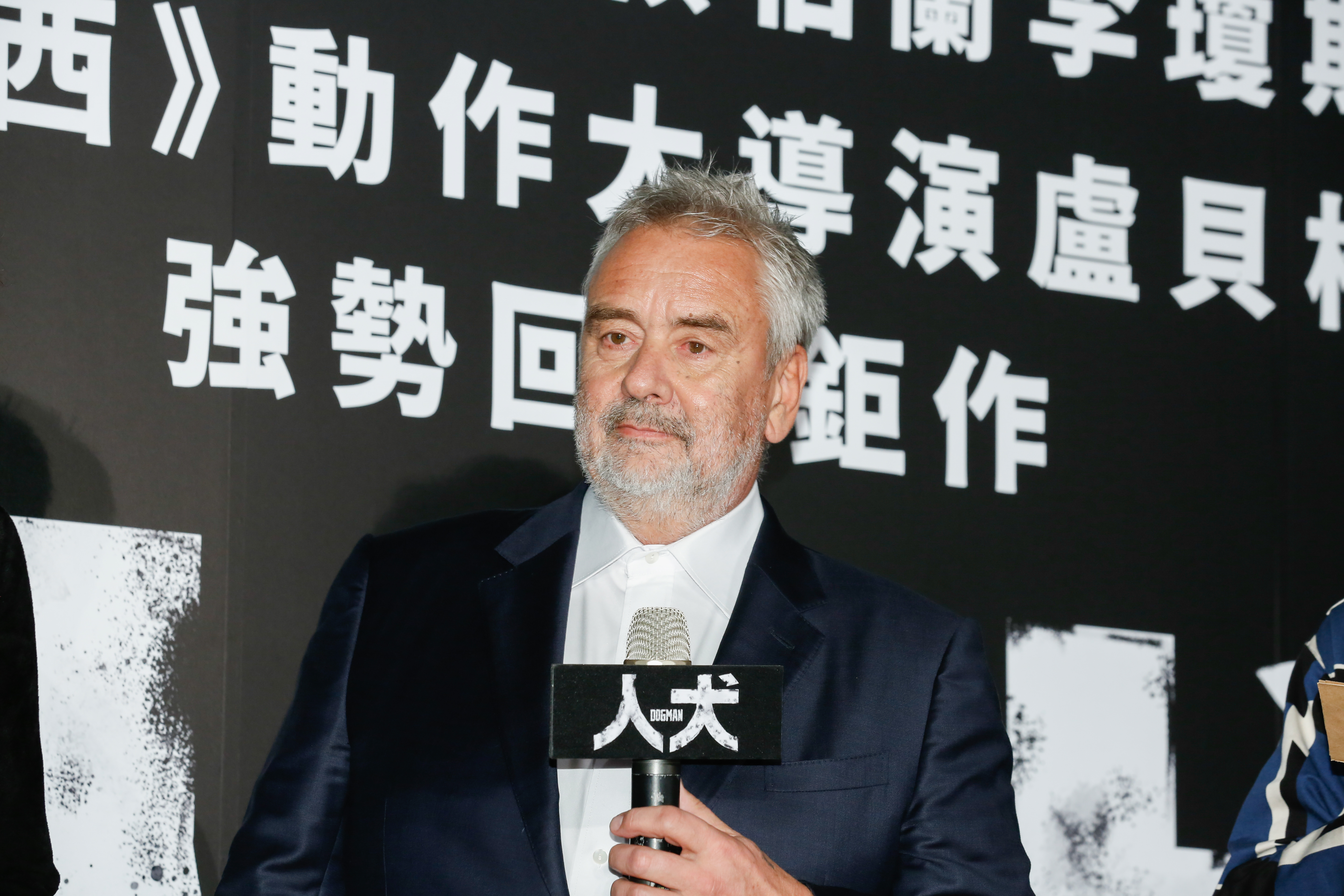 盧貝松雖然表明不喜歡回答跟電影無關的問題，但透露有私下告訴卡賴伯台北的小籠包很好吃。