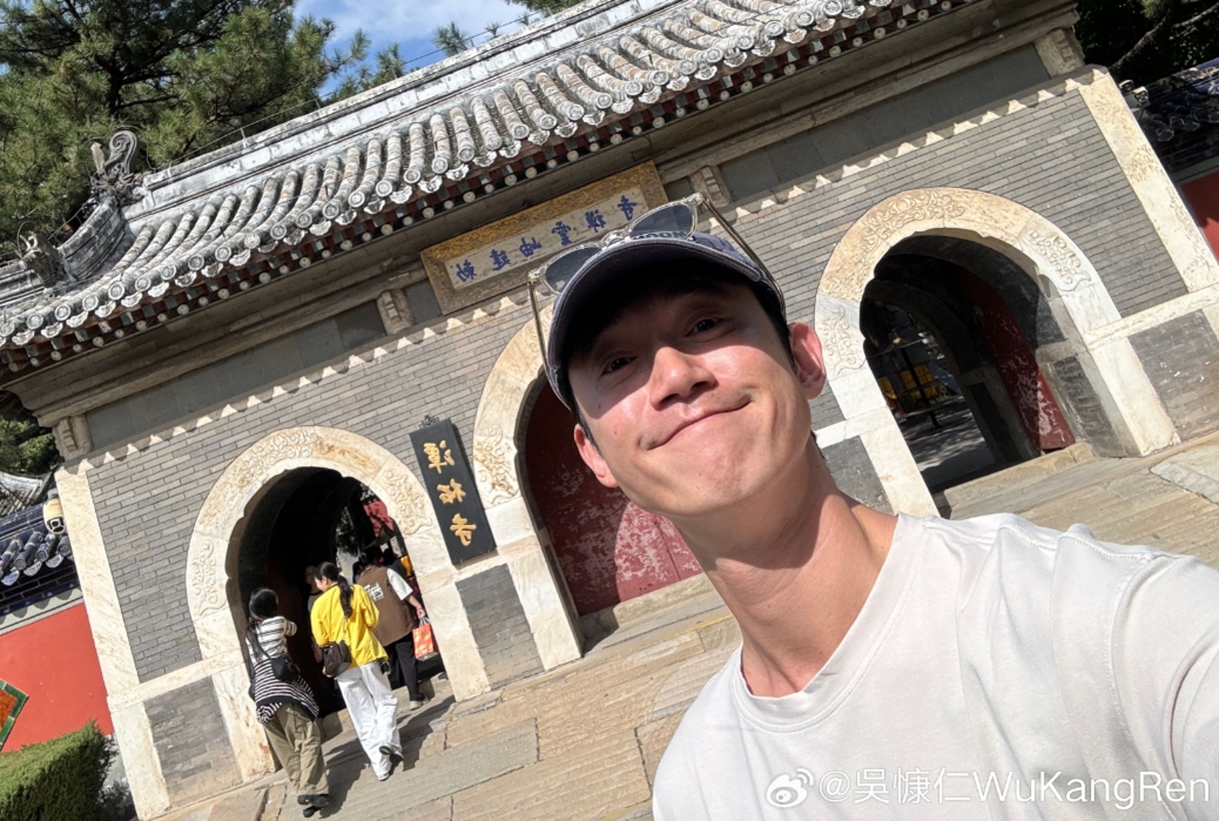 吳慷仁今轉發中共官媒貼文,慶祝中國國慶。(翻攝自微博)