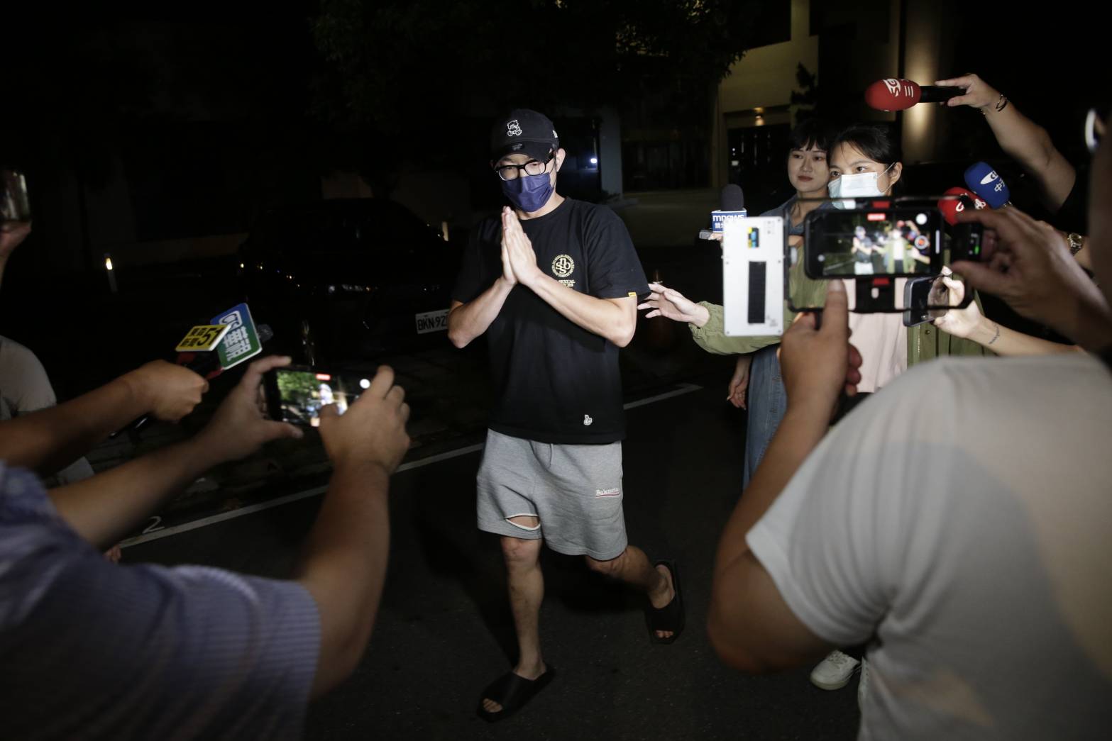 藝人王柏傑涉酒駕被諭令5萬元交保候傳，他面對媒體坦言做錯事並致歉。