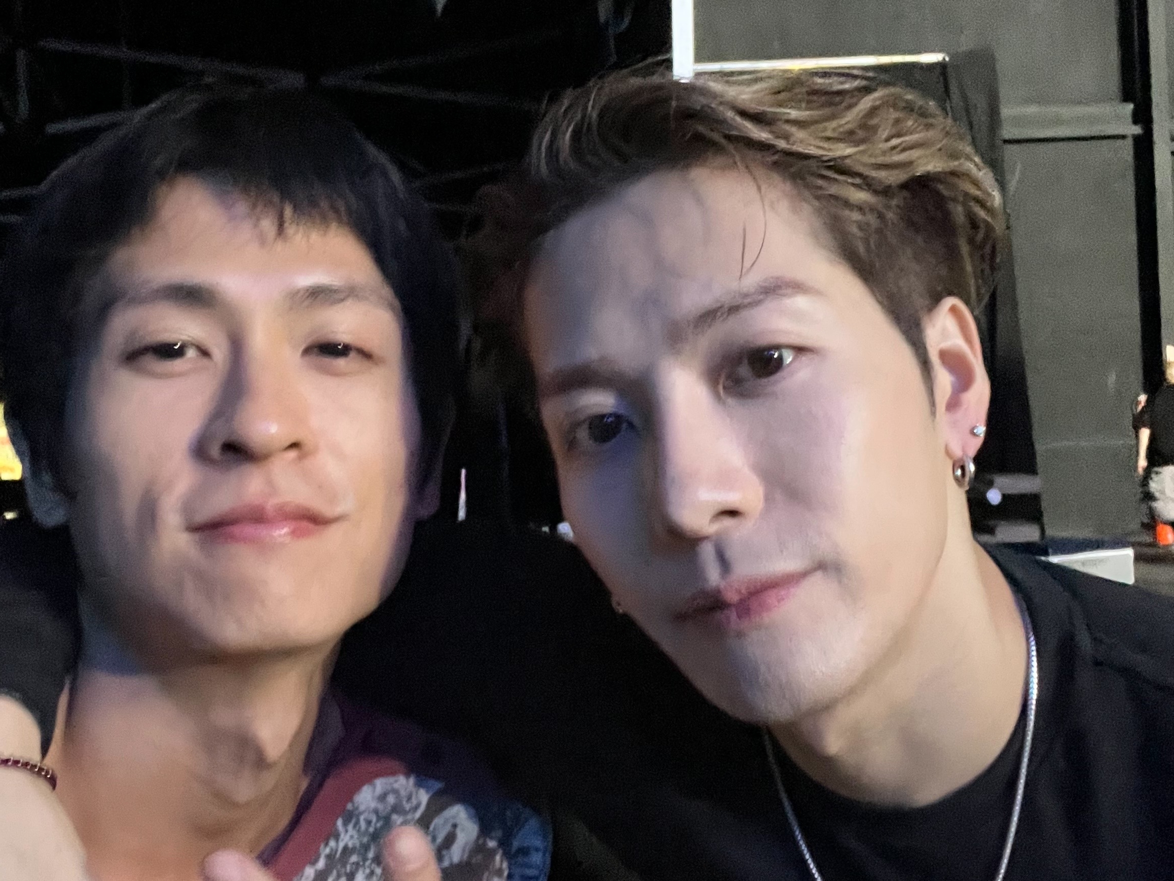 石知田（左）與王嘉爾首次合作。（百澤娛樂提供）