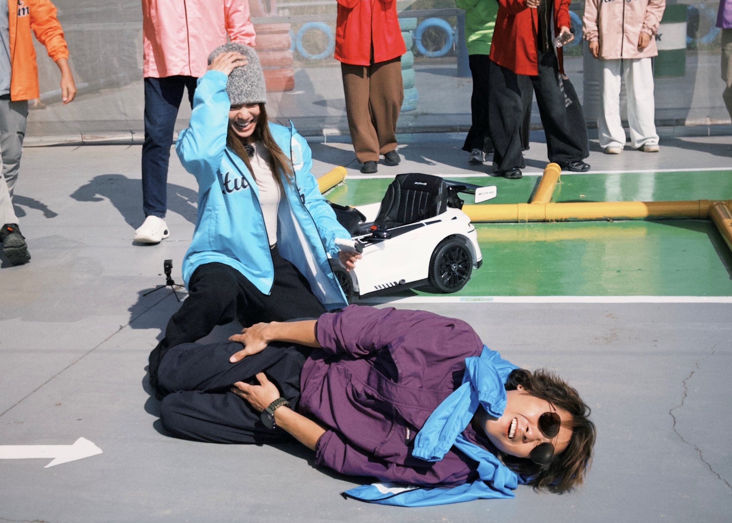 蔡黃汝錄影進行遙控車任務，卻讓王仁甫看不下去。（中視提供）