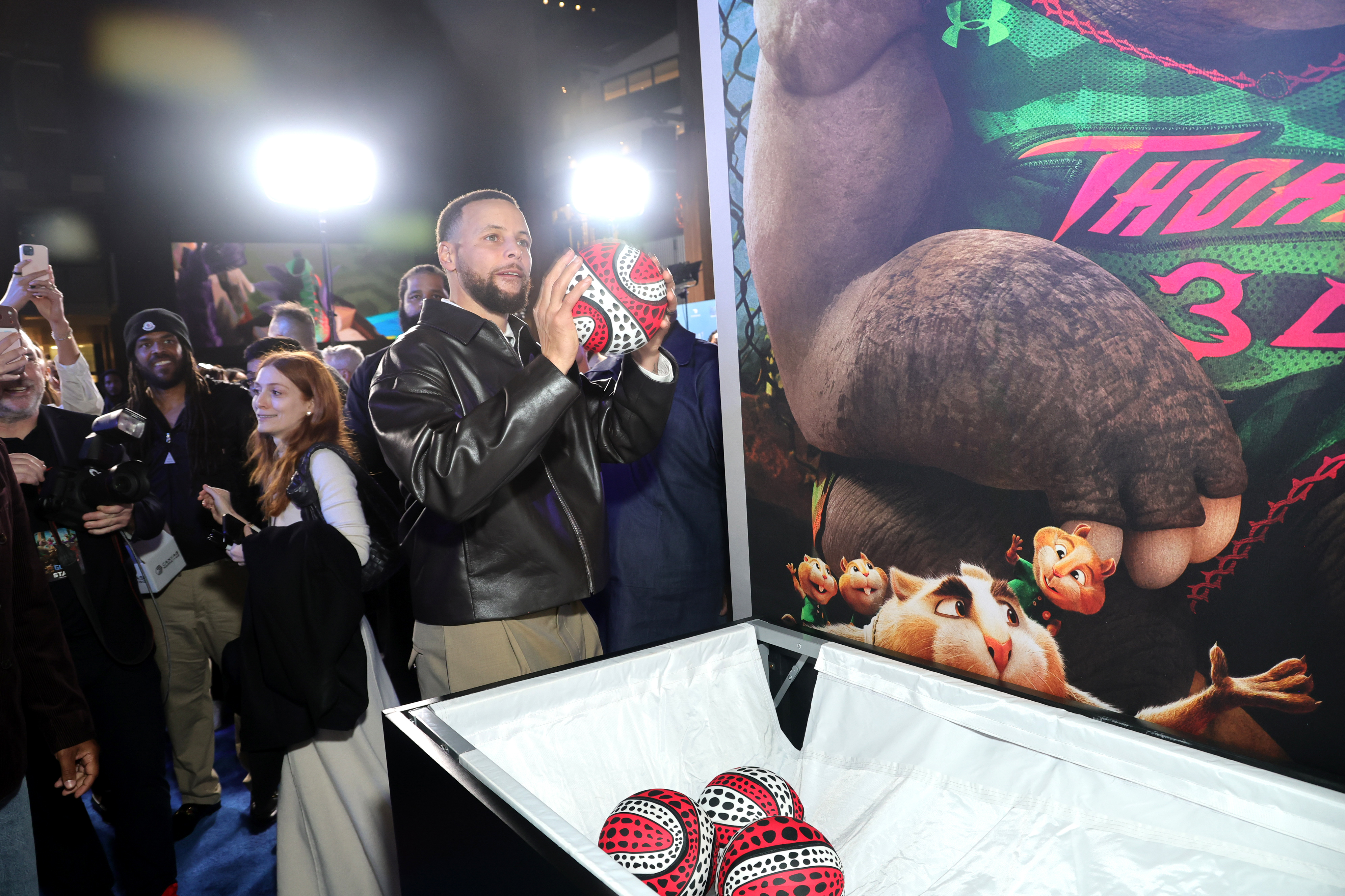 NBA傳奇球星史蒂芬柯瑞擔任動畫《山羊巔峰》監製與配音工作，出席洛杉磯首映。（索尼影業提供）