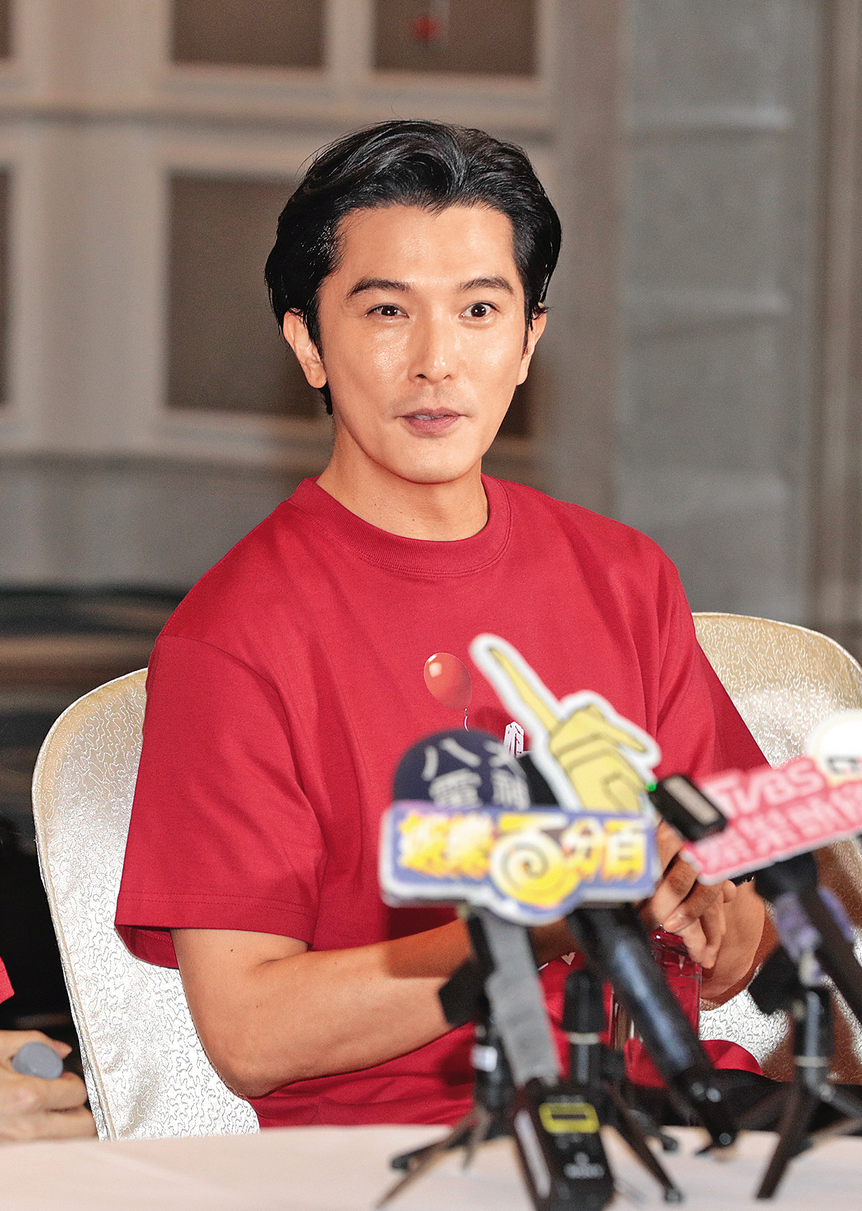 邱澤難得被拍到目睭脫窗,不過帥哥就算大小眼也一樣迷人啦!