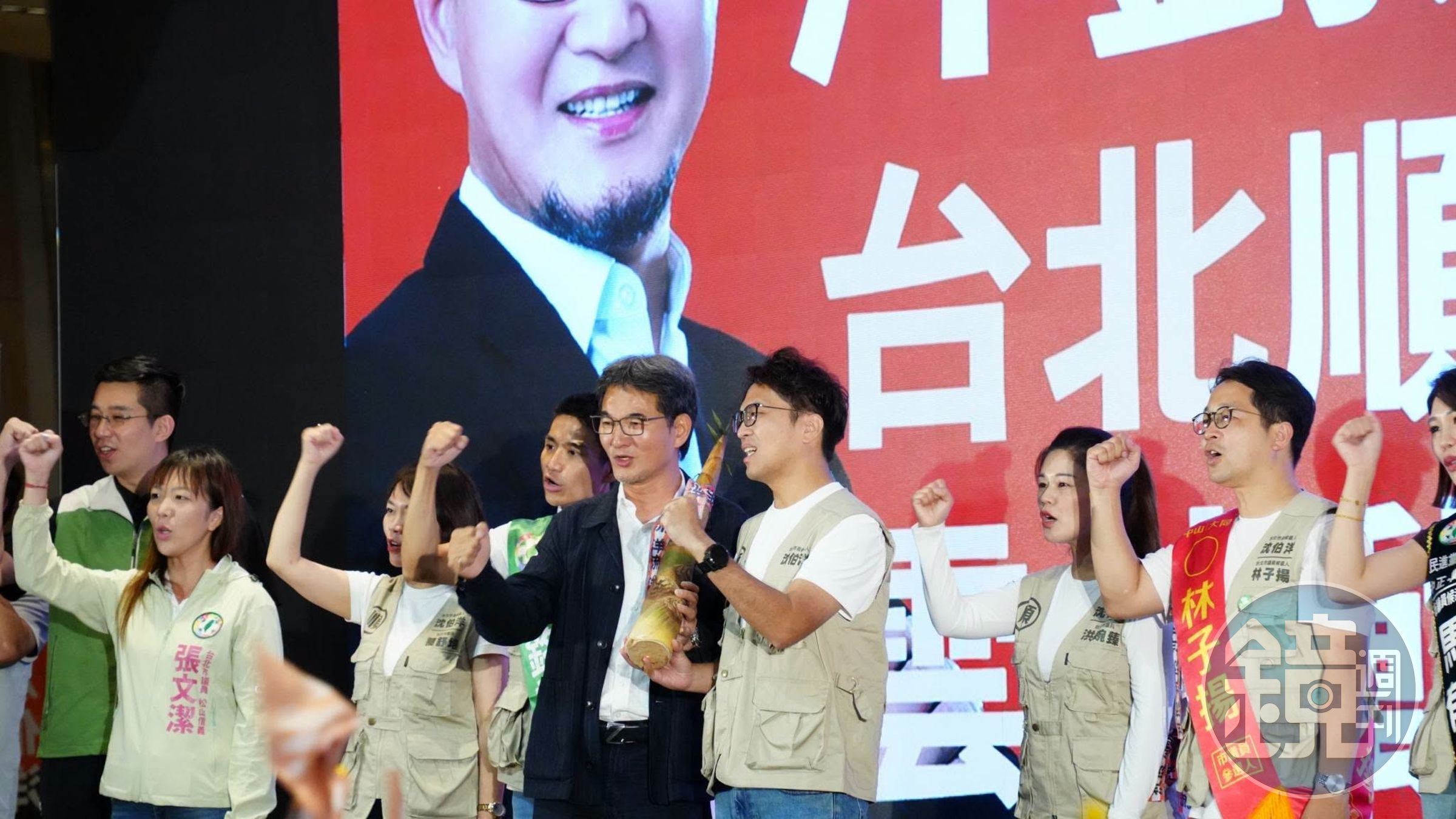 劉建國準備雲林古坑筍子致贈沈伯洋，象徵「臺北順起來」；沈伯洋則回贈戰鬥陀螺，象徵「雲林動起來」。