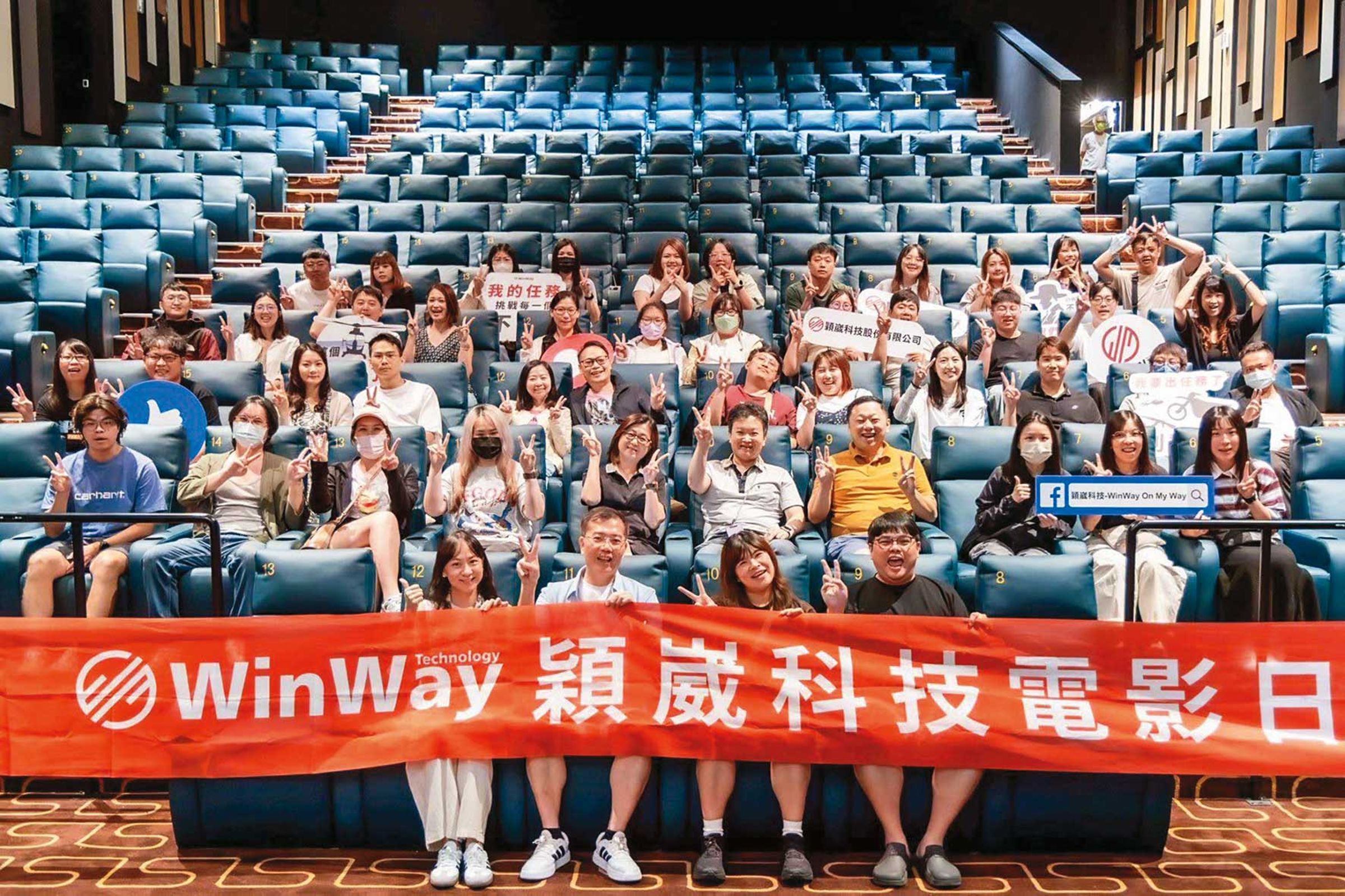 王嘉煌從自宅創業，如今領導超過1,200位員工，還開出上看40個月的平均年薪積極攬才。（翻攝穎崴科技臉書）