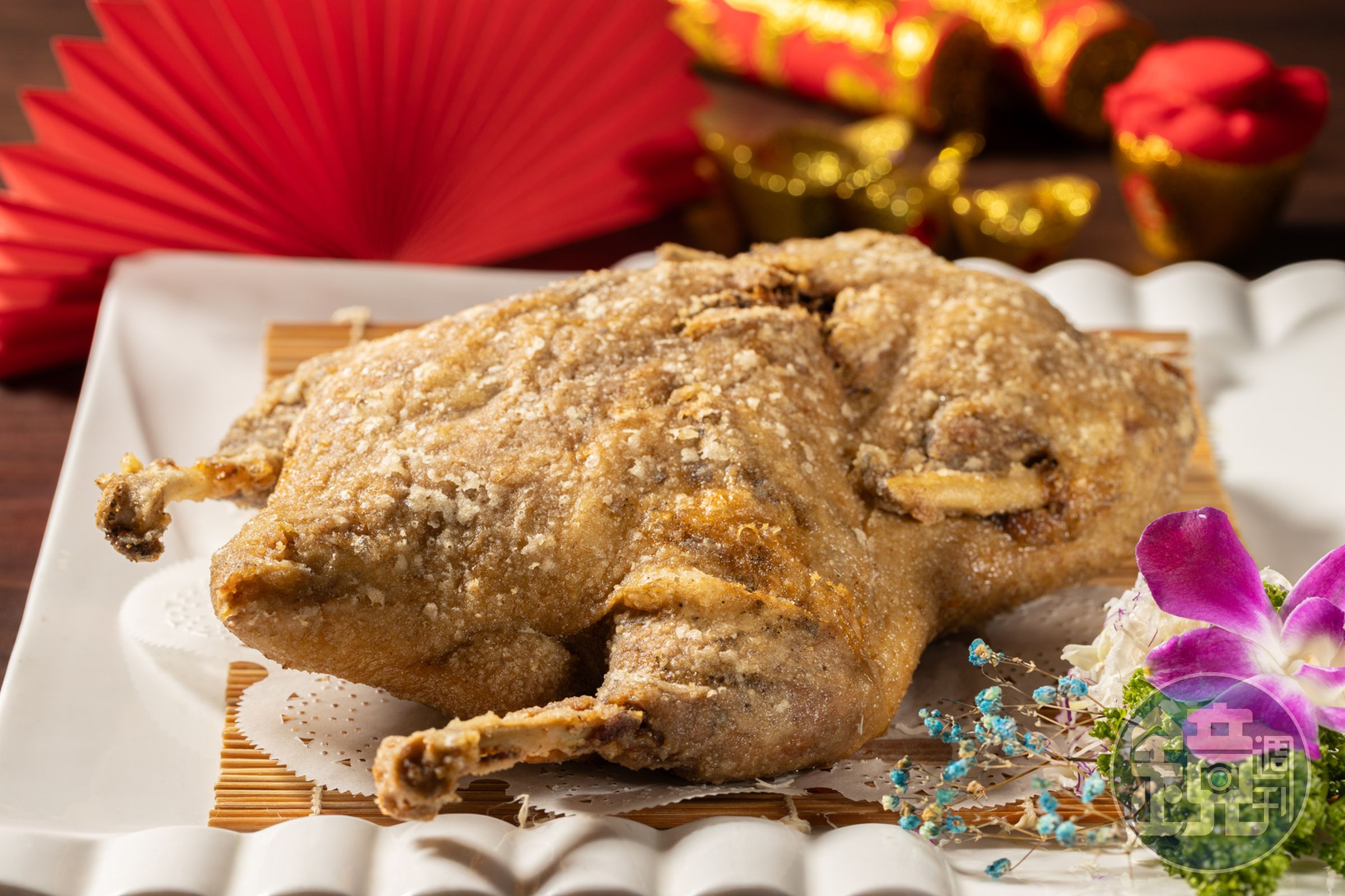 招牌必點的「香酥鴨」當年是蔣經國先生最愛的一道菜。（750元／隻、380元／半隻）
