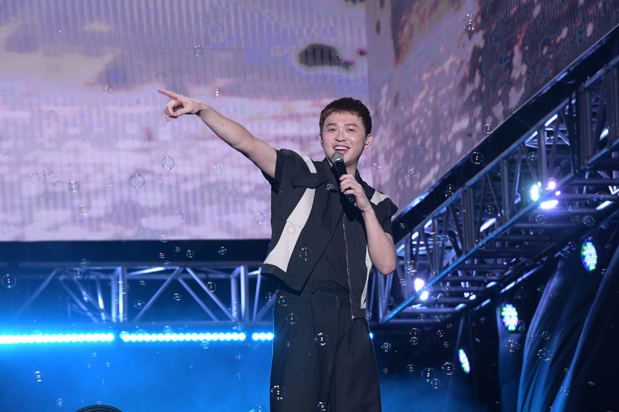 李子森首登花蓮夏戀舞台擔任表演嘉賓。(三立提供)
