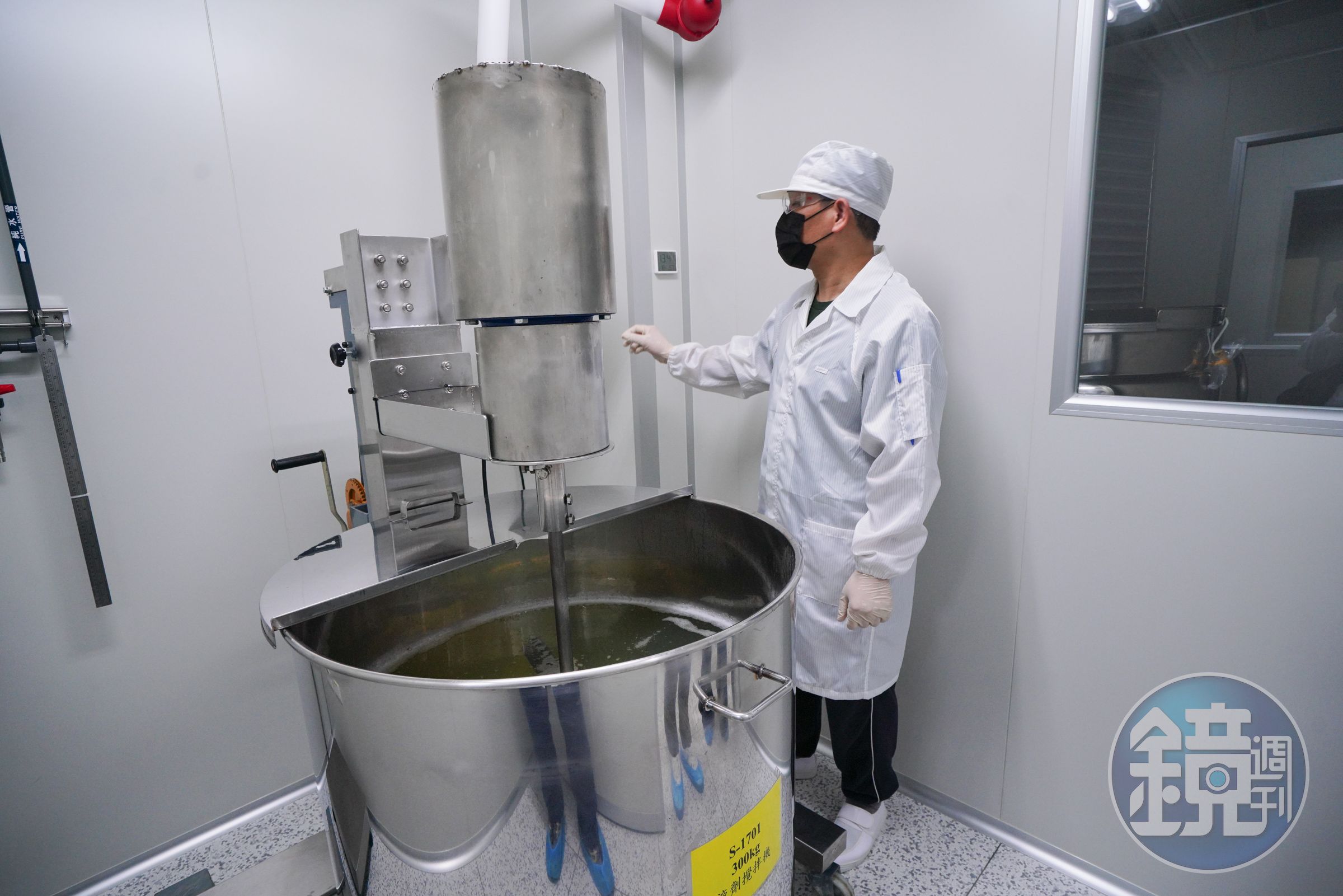 蕾娜塔位在桃園的髮品廠是GMP與ISO 22716雙認證的優良廠,全程採無塵作業。