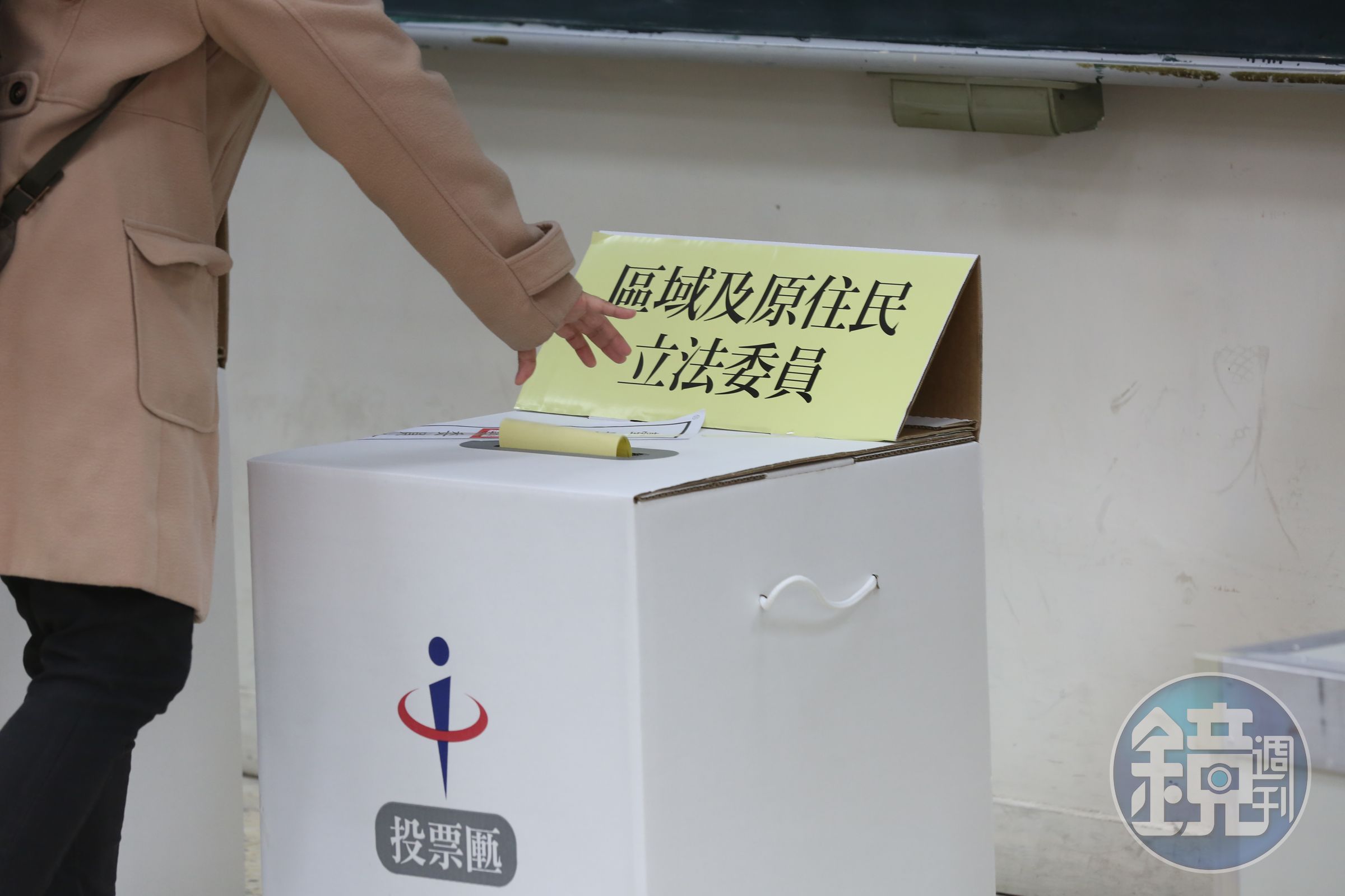 下週就是總統立委大選投票,近日選舉公報寄發,候選人五花八門的政見內容引發熱議。(本刊資料照)