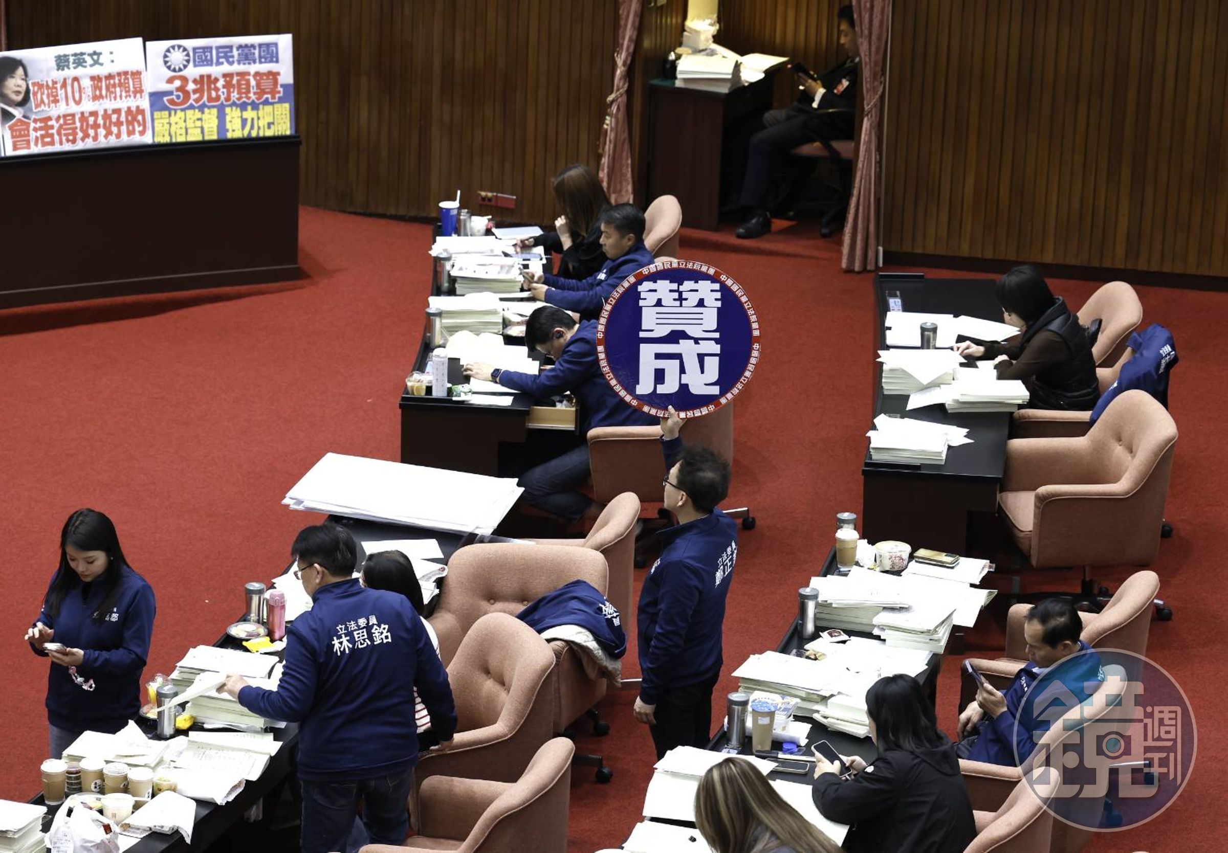藍白表決通過中選會凍結業務費逾6,644萬元、凍結選舉業務費逾339萬元。