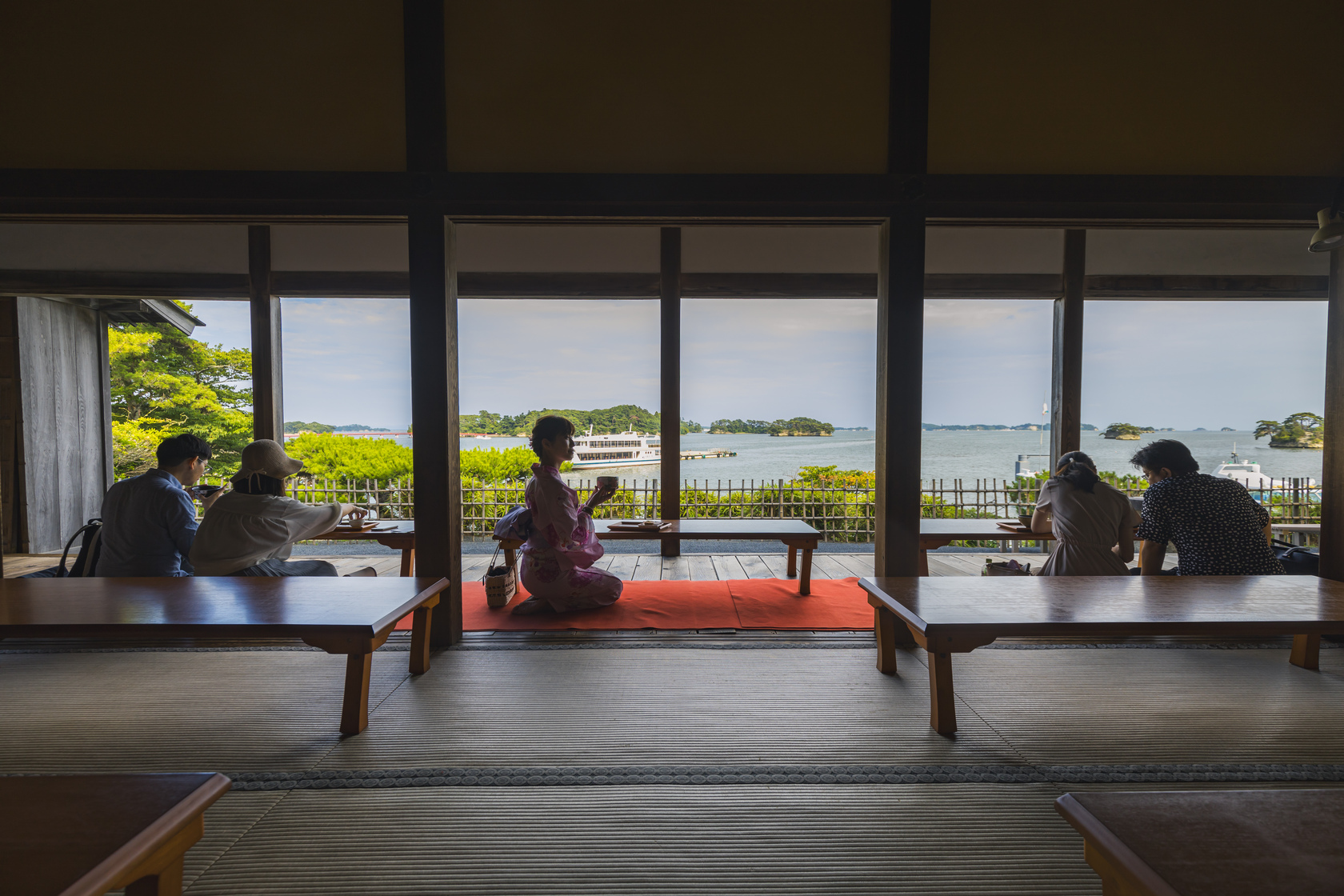 「觀瀾亭」是早期達官顯要觀賞松島灣的絕佳場域,現在建築也被指定為日本國家重要文化財產。