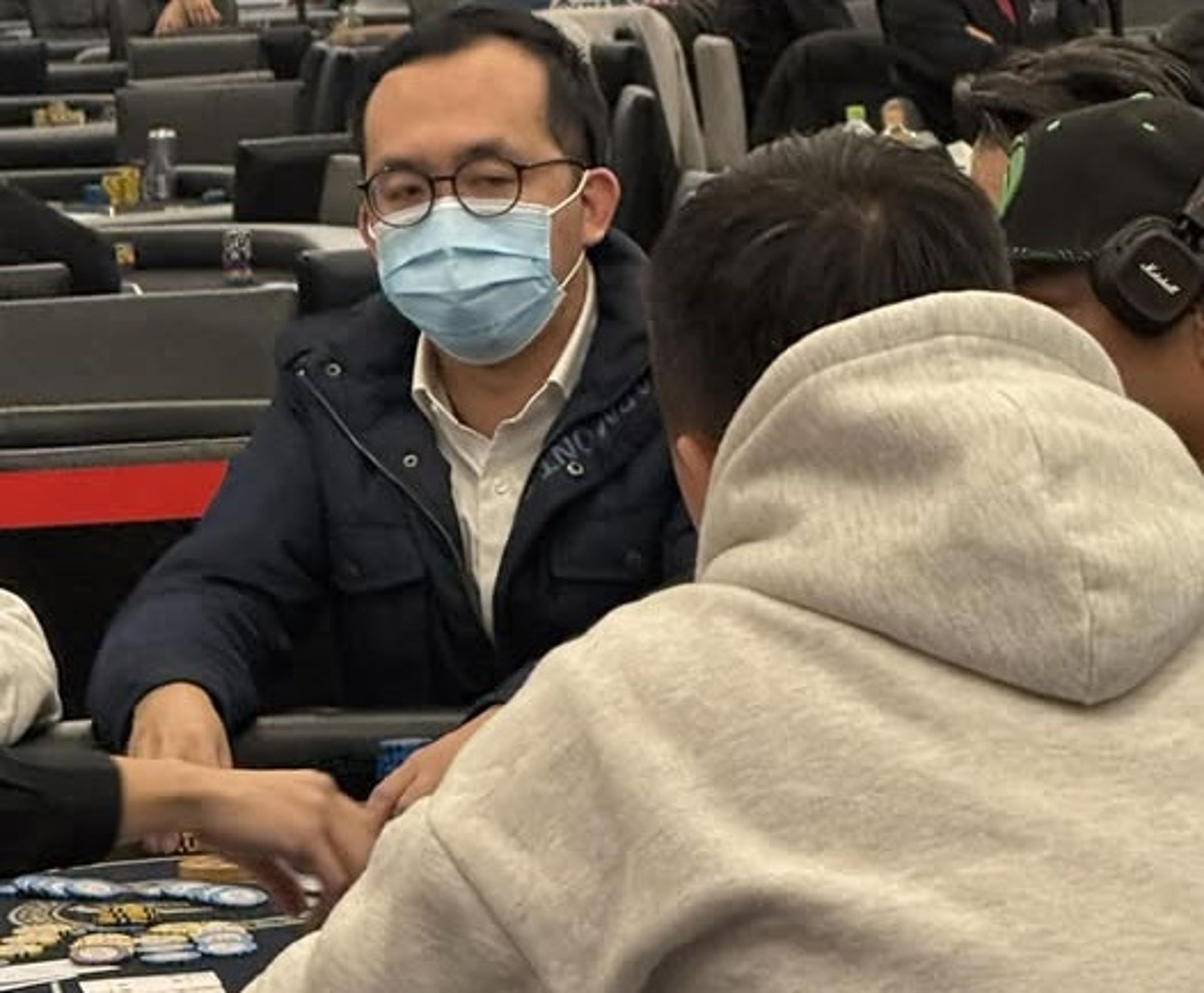 劉彥澧昨被政治評論員溫朗東踢爆疑似在上班時間打德州撲克。（翻攝自溫朗東臉書）