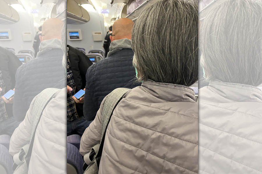 原PO貼出吃到全套商務餐老外、以及只能吃麵包的中國籍阿姨背影。（翻攝臉書）