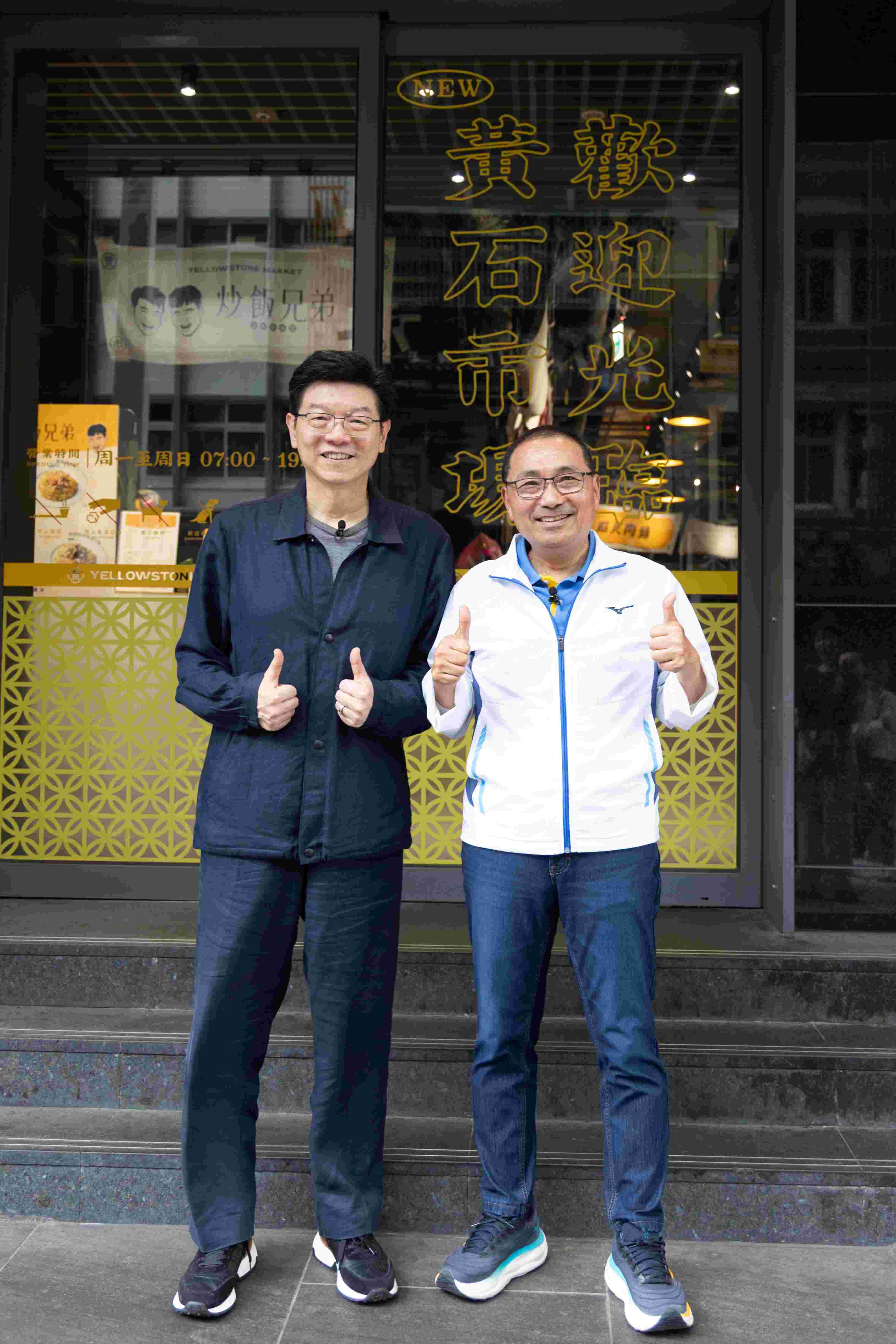 侯友宜市長（右）認為菜市場與庶民生活息息相關，因此花費很多心力改造市場環境，讓市民的消費場域更舒適。