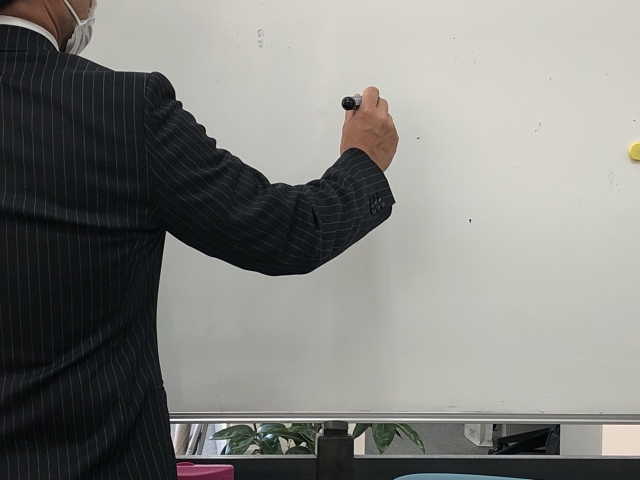 日本男老師竟偷潛入熟識友人家中偷體毛。示意圖。（翻攝自photoAC）