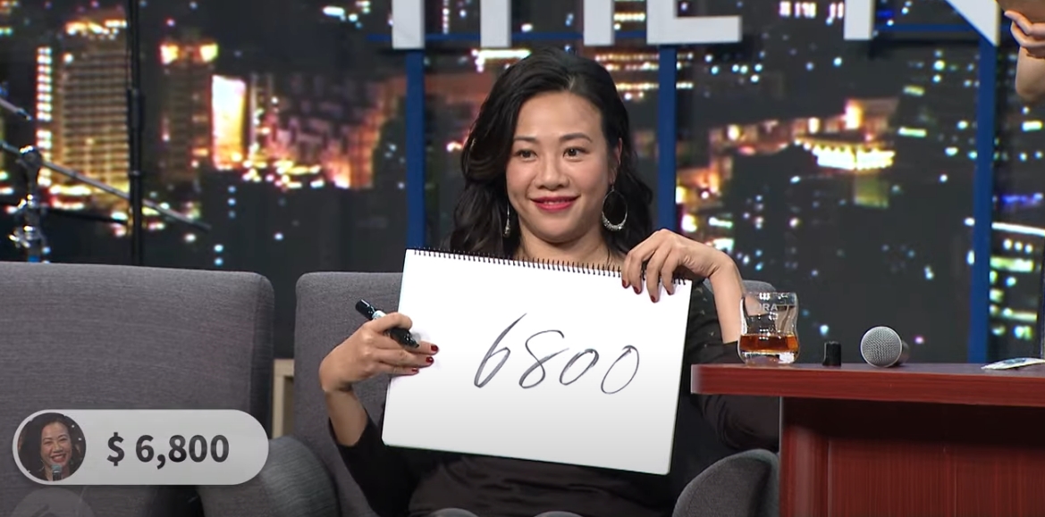 吳欣盈和賀瓏比賽猜物價，在猜到北市套房租金時，吳欣盈離譜答了6,800元。（翻攝自STR Network YT）