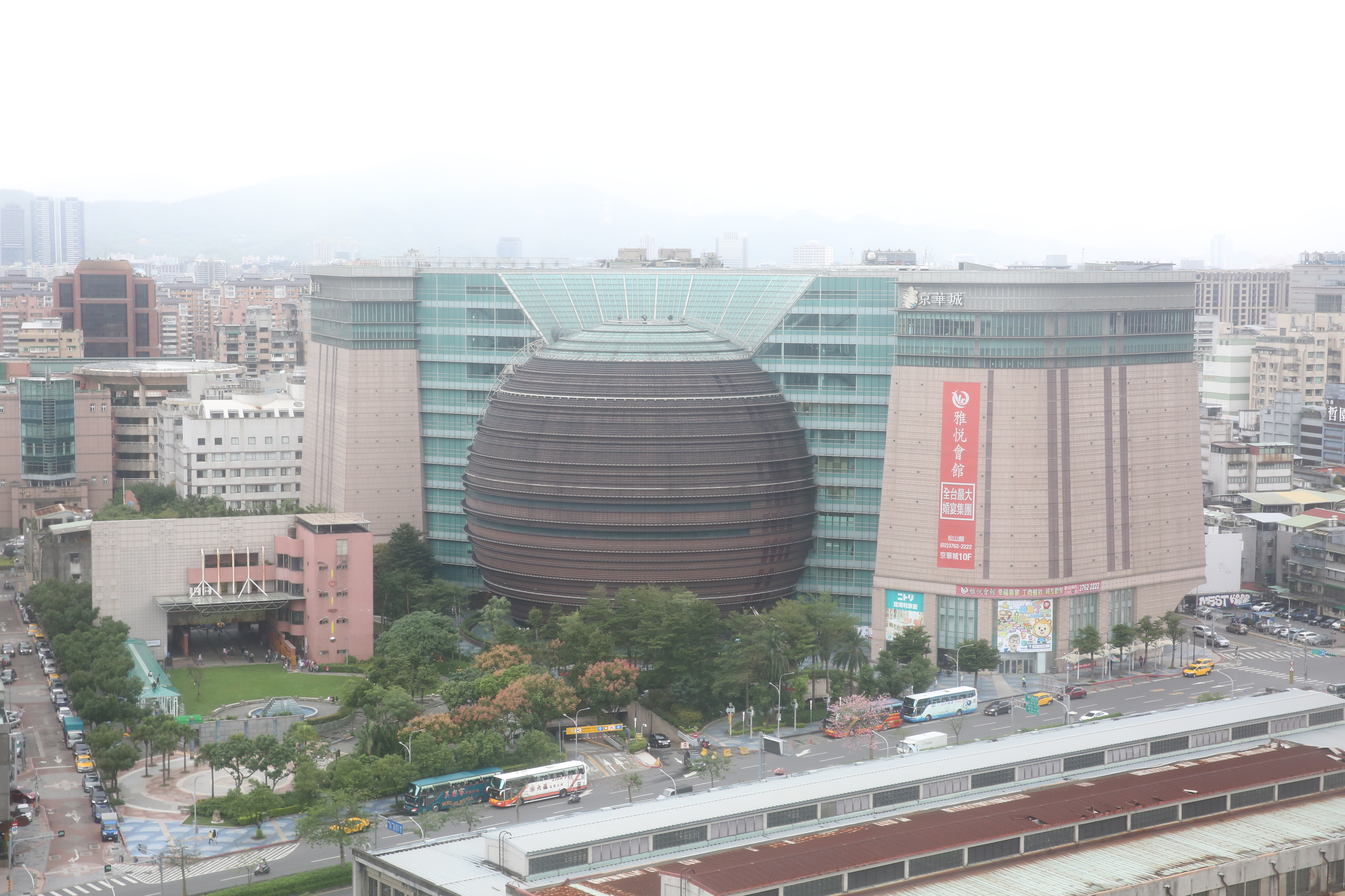 前北市都委會委員曾光宗教授認為，京華城案耗費6年審議存在明顯爭議，後續究責，政治人物不該以「不知道」就一語帶過。（本刊資料照）