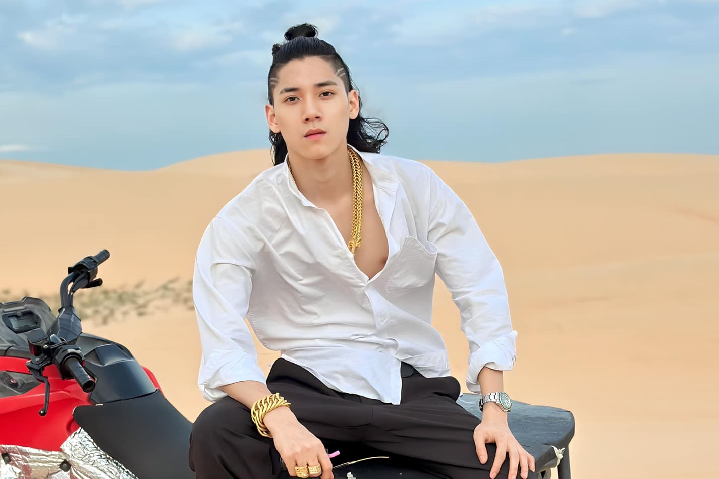 泰國知名網紅Beer公開道歉，坦承自己因沉迷線上賭博及過度揮霍，導致人生徹底崩潰。（翻攝自อนุสรณ์ โพธิ์ทอง臉書）