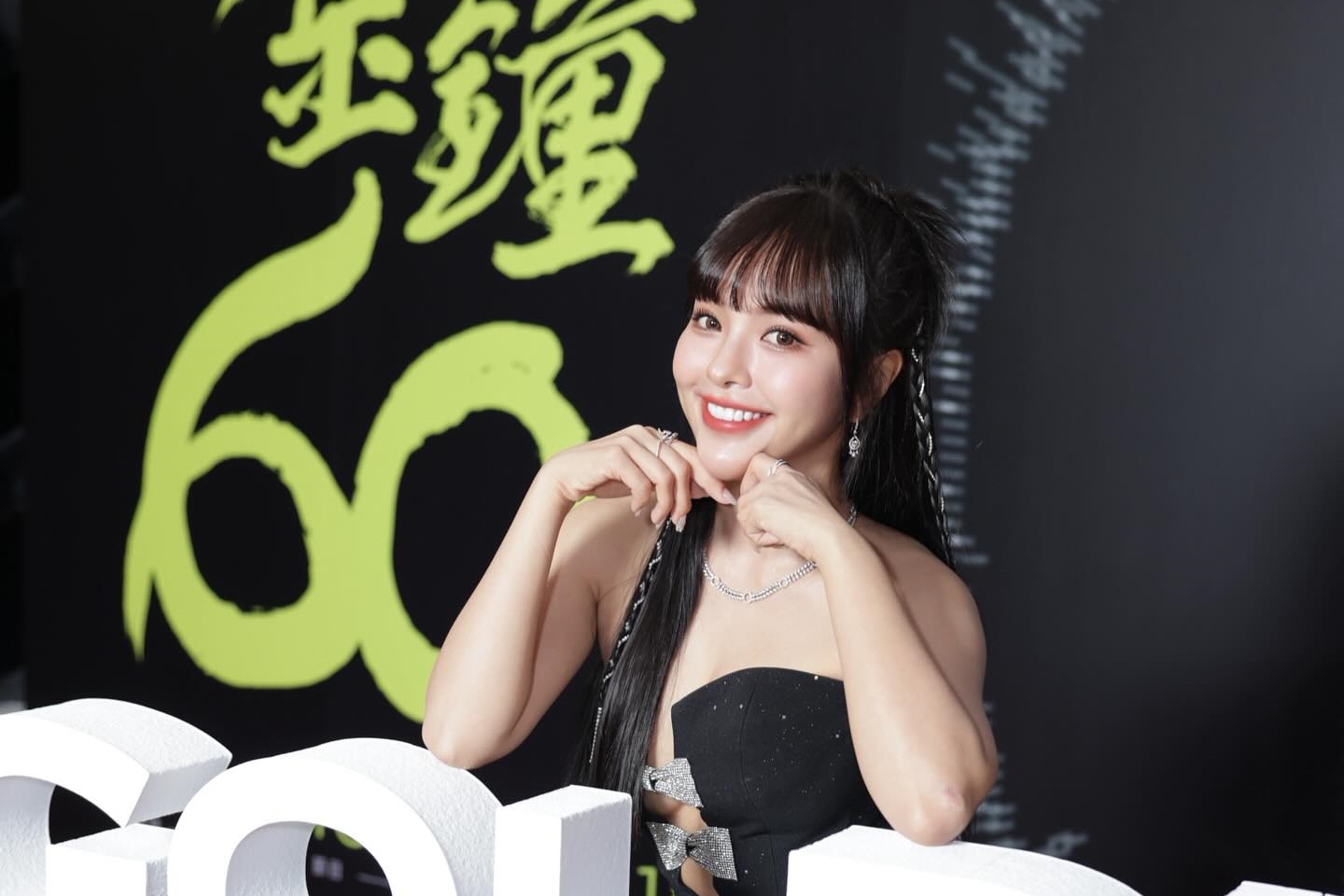 徐凱希敲鐘槓龜，發文感謝懷疑過她的人。（翻攝自徐凱希臉書）