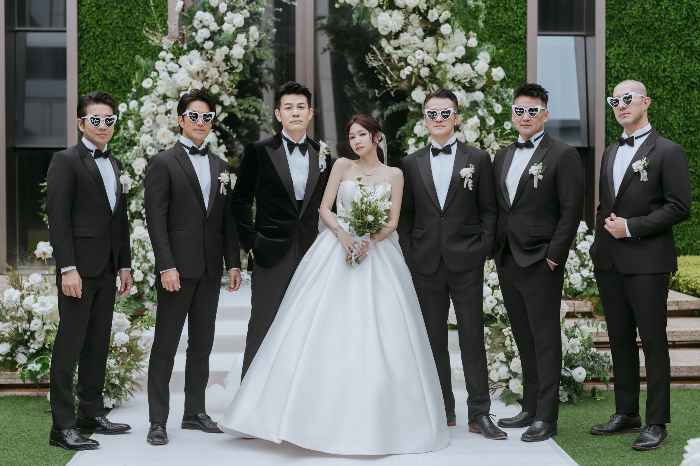 陳志強和伴郎團。(SJ Wedding鯊魚婚紗攝影)