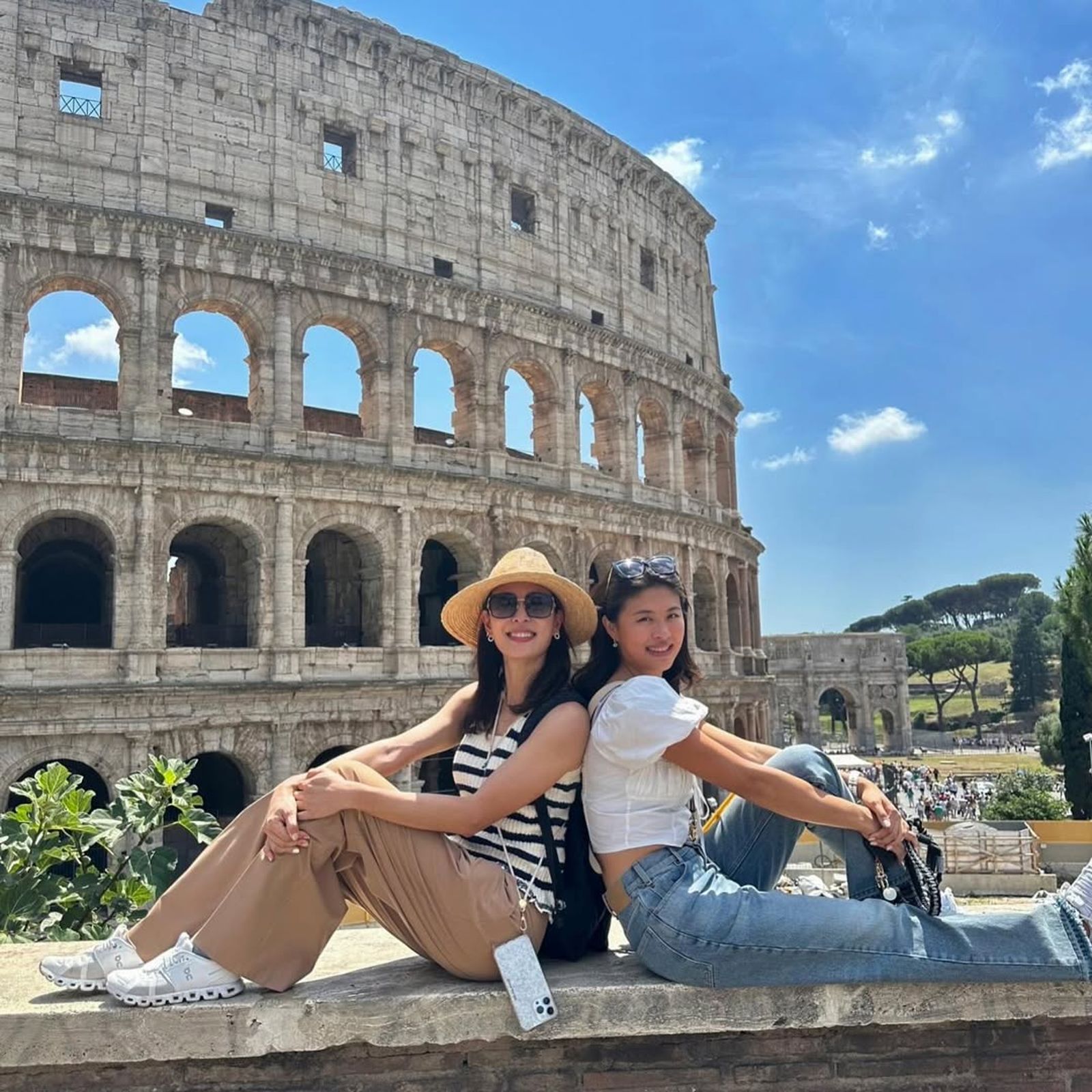 賈永婕與大女兒安安。（翻攝IG）