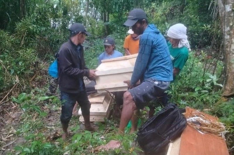 食用海龜肉後,不幸死亡的3名男子隨即被埋葬。(翻攝自philstar.com)