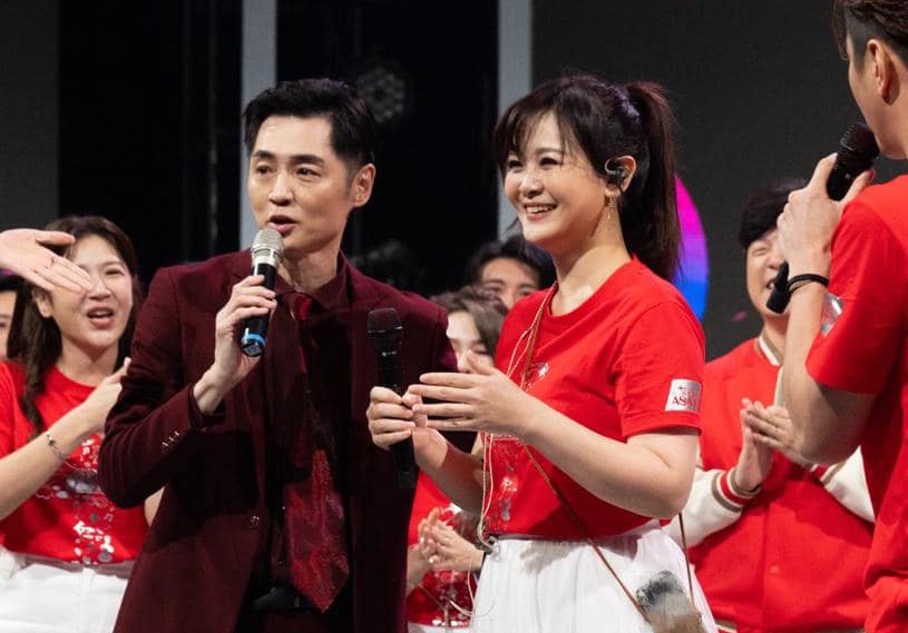 宋逸民（左）與妻子陳維齡經營「藝起發光」教會。（翻攝宋逸民和陳維齡的幸福生活臉書）