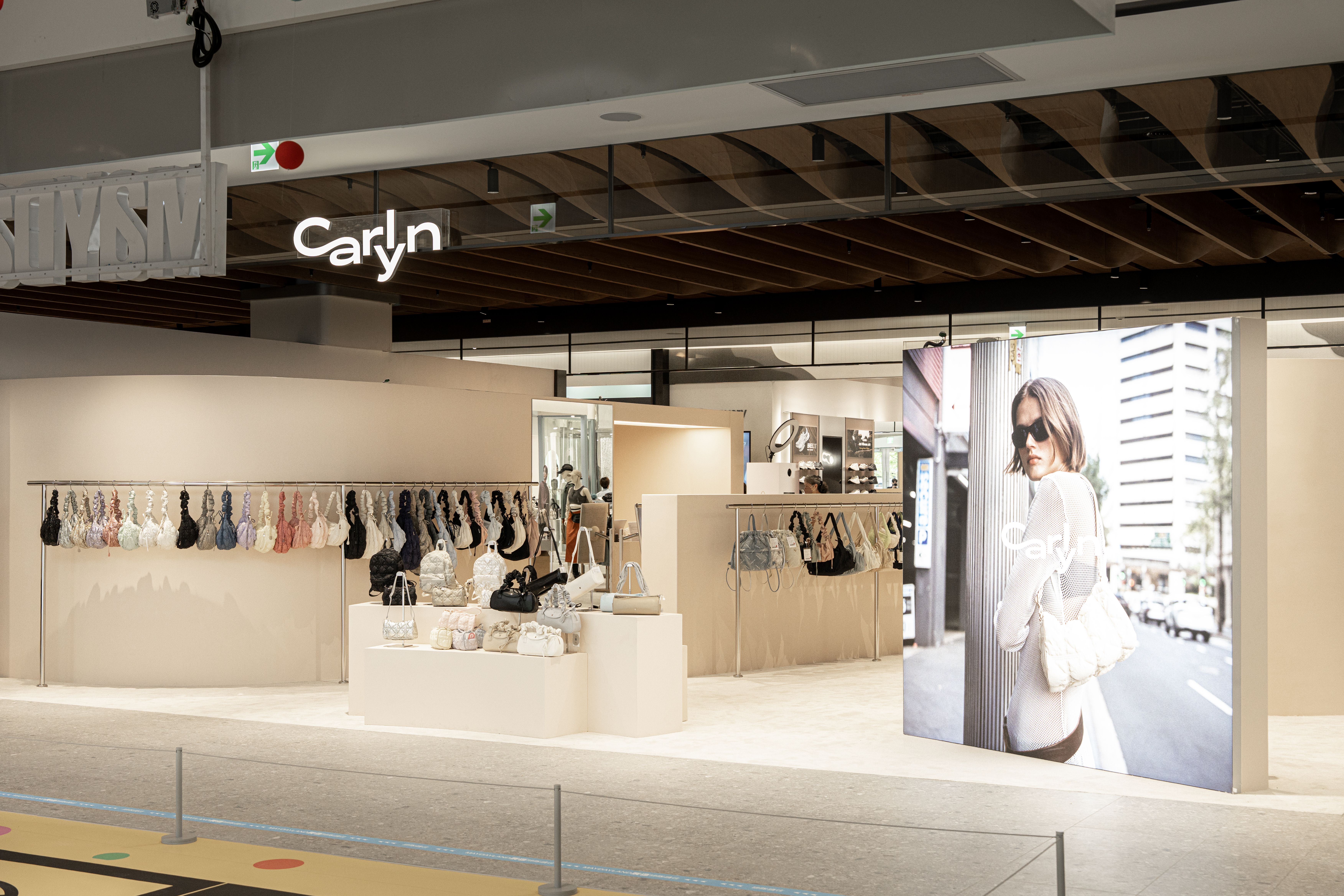 CARLYN台灣首間旗艦店位於大巨蛋。（CARLYN提供）