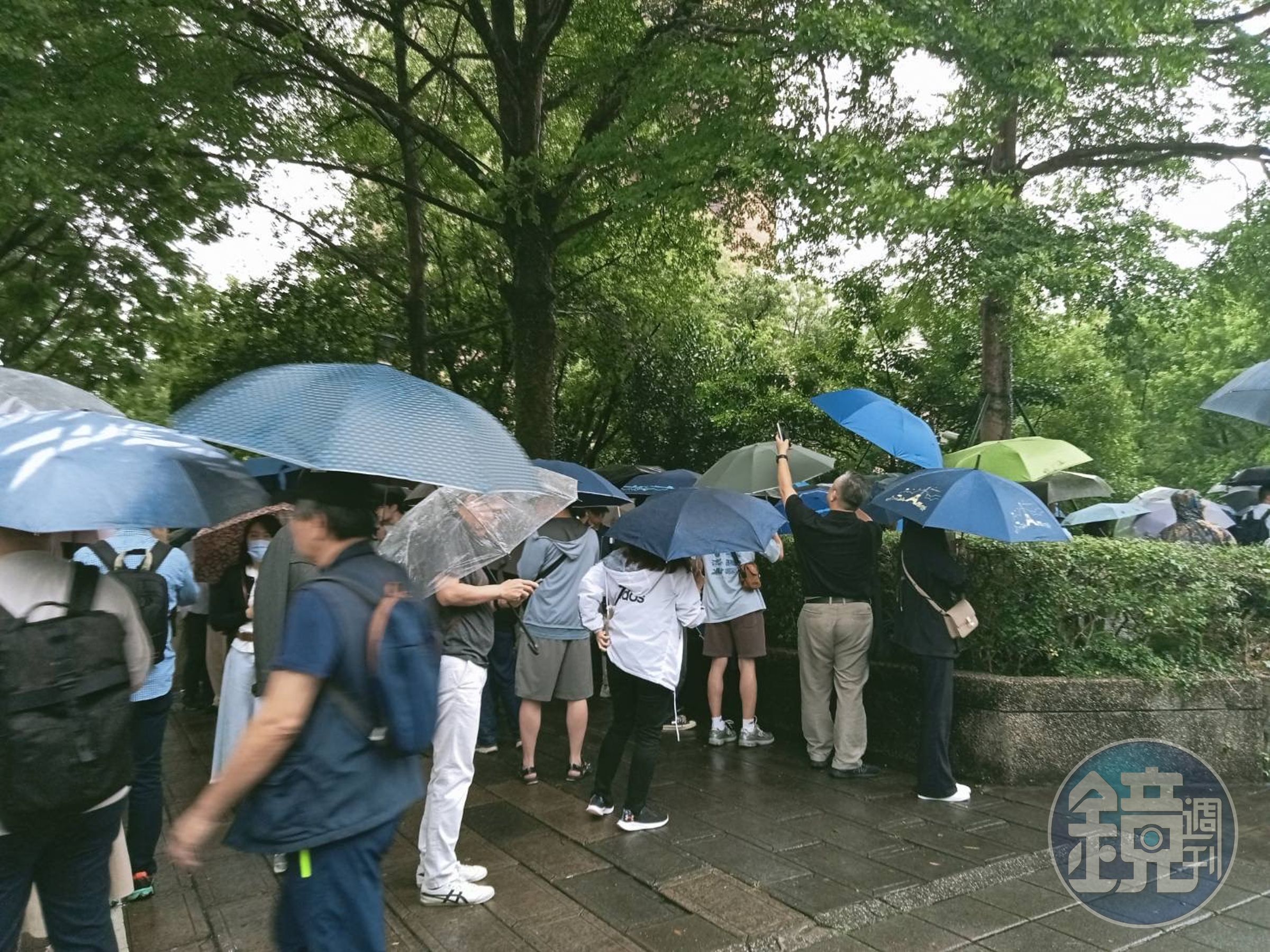 黃仁勳2日晚間7點在台大體育館開講,下午4點已出現長長人龍卡位排隊。