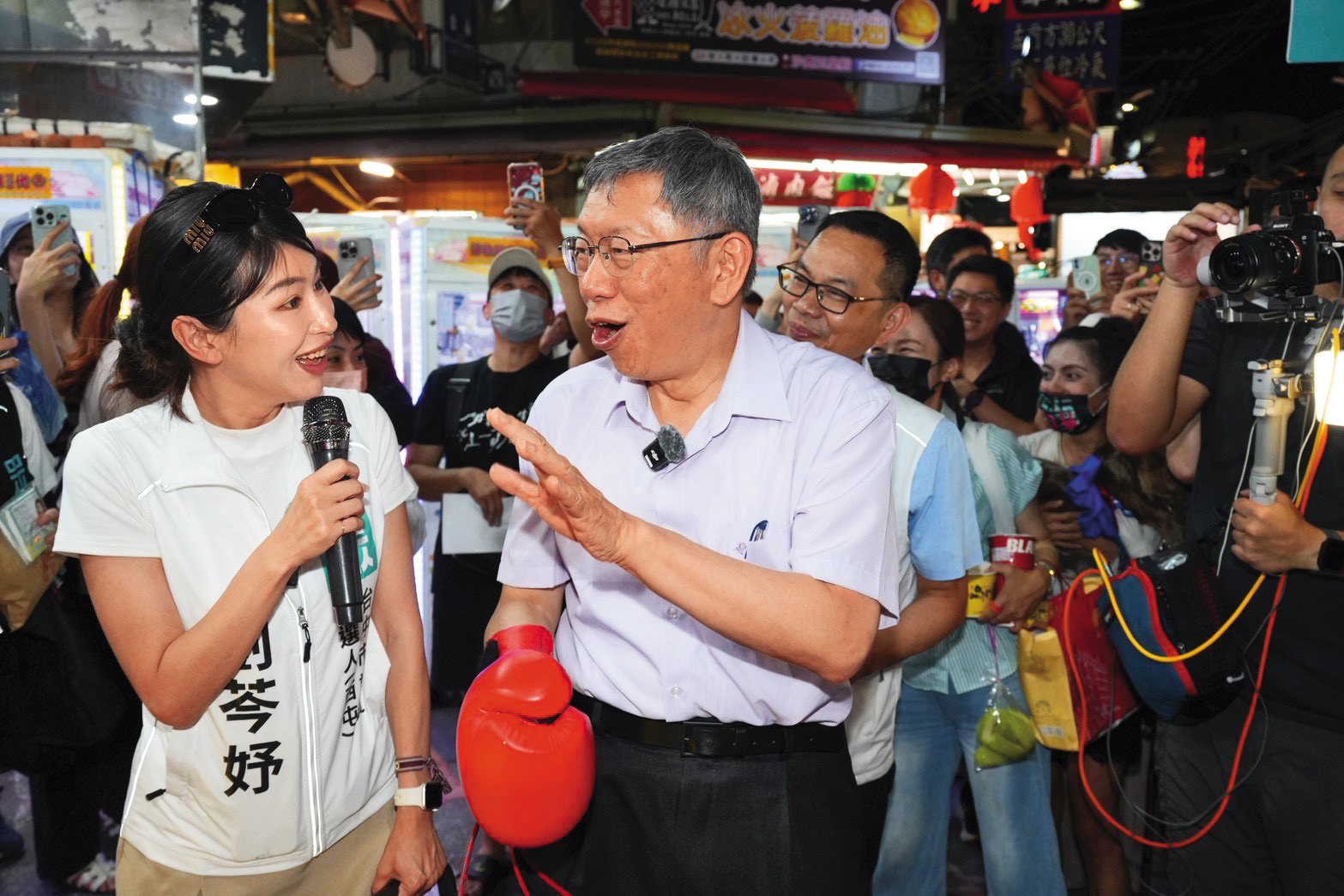 中國對民眾黨前主席柯文哲（中）案興趣不高，未下令馬德在節目中為他喊冤。（民眾黨提供）