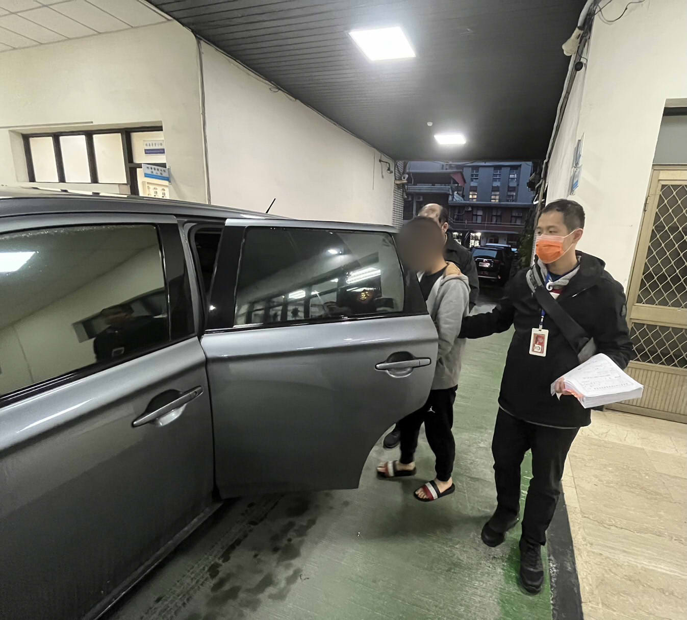 警方移送車手。（警方提供）
