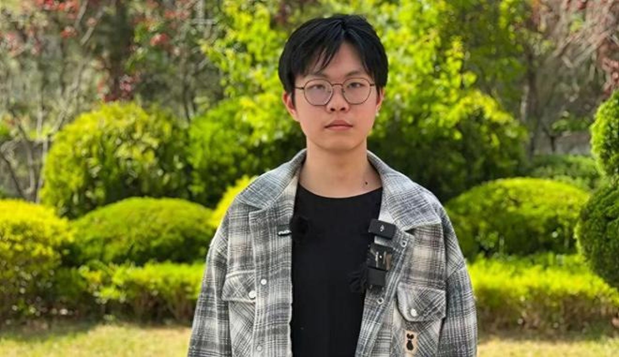 同學突發心肌梗塞並伴隨癲癇與心臟驟停,姜昭鵬冷靜應對,立即施以心肺復甦術。(翻攝網路)