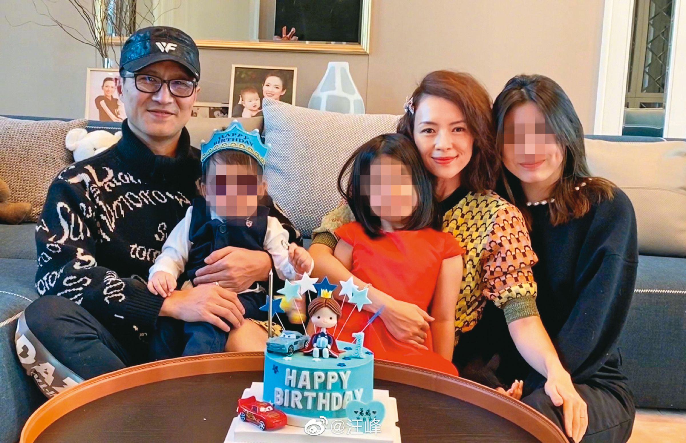 章子怡曾和汪峰曬出全家福，如今已各自生活。（翻攝自汪峰微博）