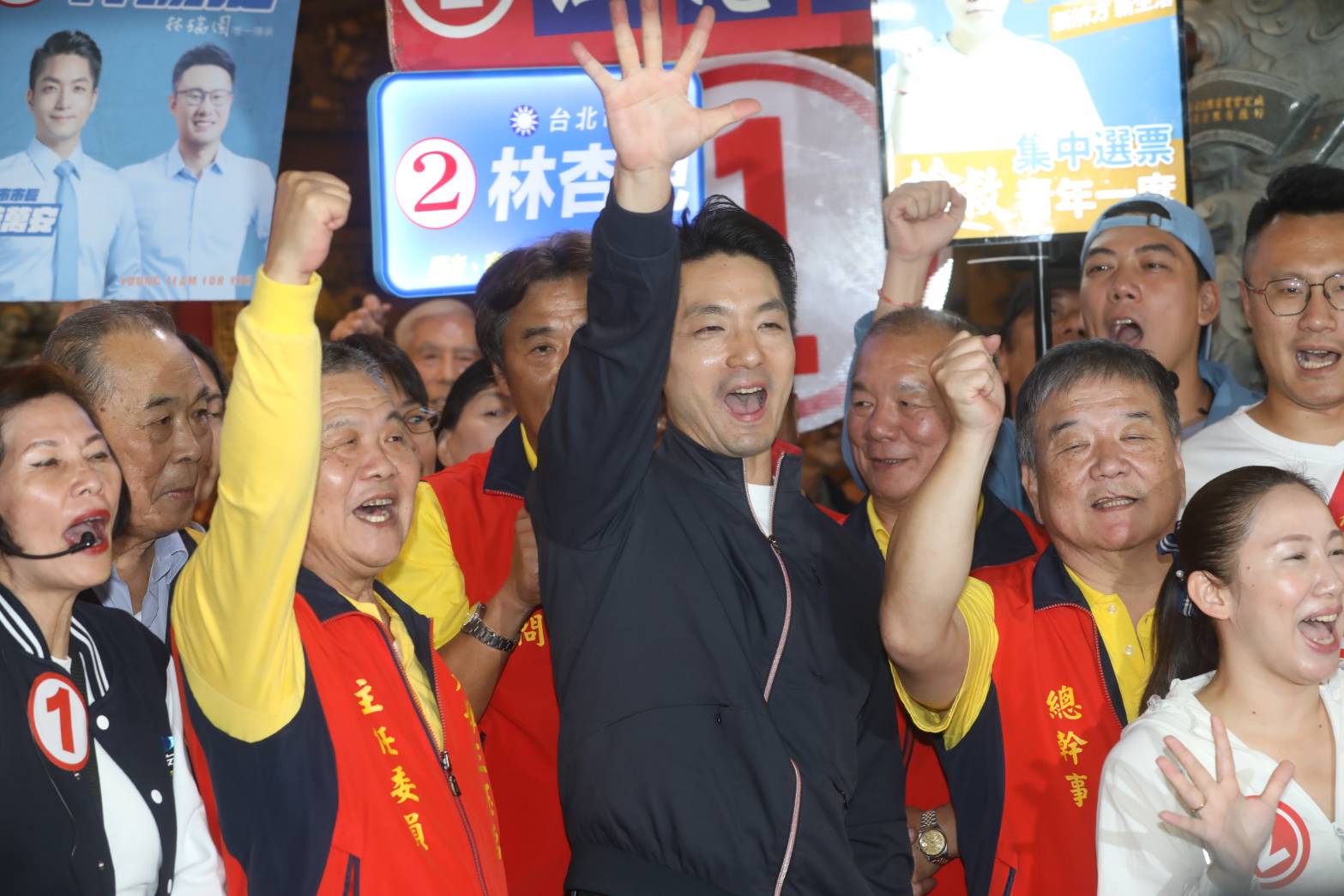 掃完街突傳身體不適!蔣萬安緊急取消預排行程 團隊曝最新狀況